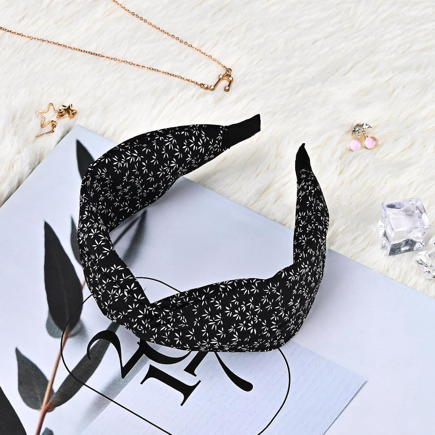 3-Piece Flower Print knotted Headbands for Women, Cute Fashion Women’s Wide Thick Cloth Floral Headband, Trendy Soft Hair Bands Accessories for Girls (Black & White & Blue)