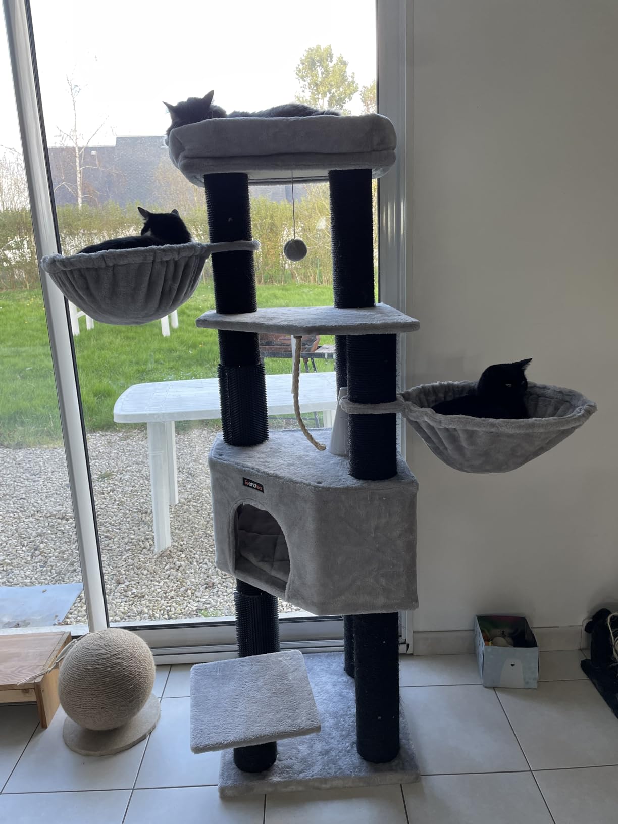 Feandrea Arbre à Chat Grand et Stable avec Tapis Chaud, Autotoiletteurs, Poteaux à Griffer