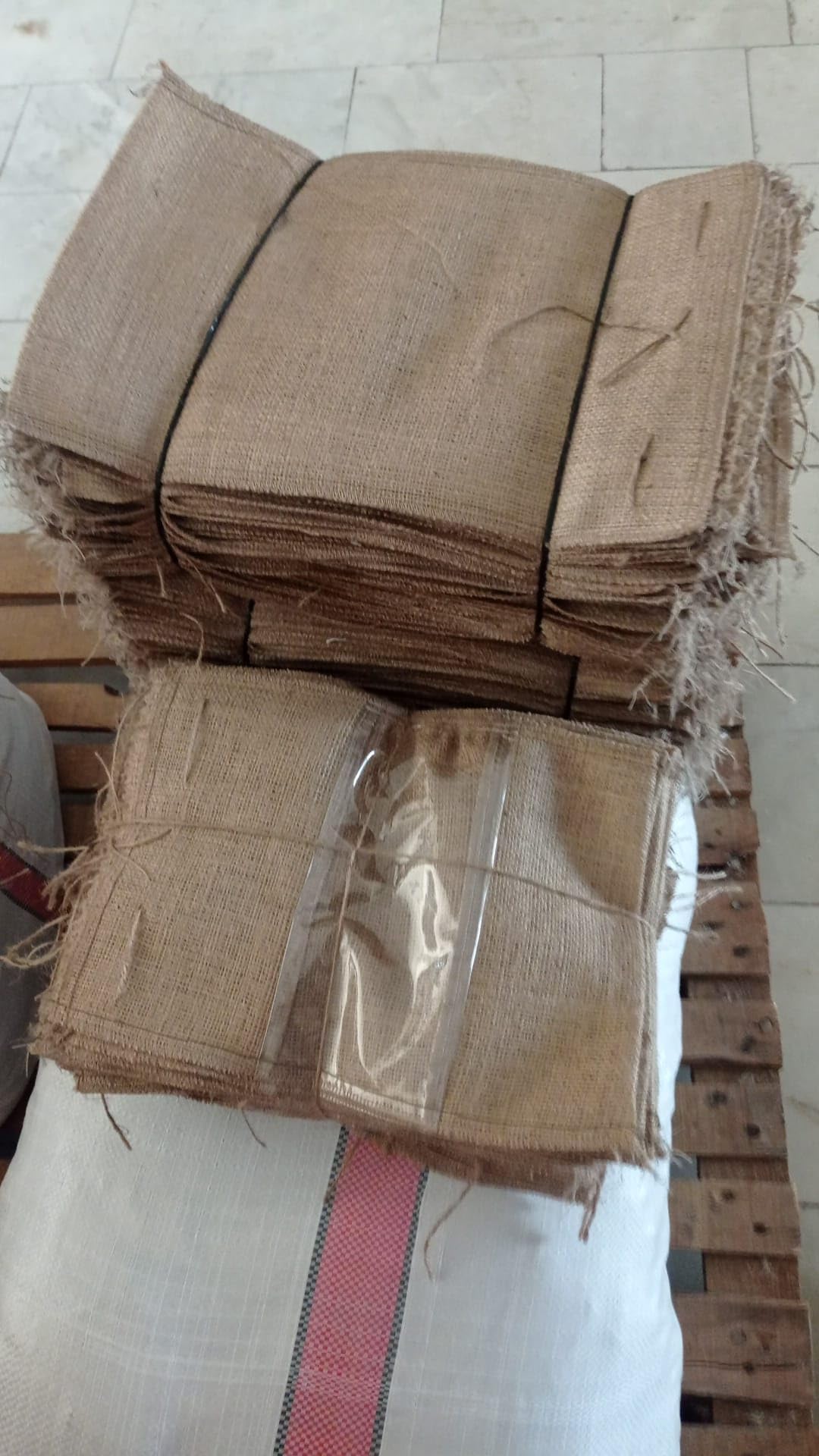 Jüt Ceviz Çuvalı, 21 cm-32 cm, 10 Adet, 1 kg ürün taşır.