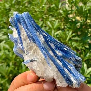 118g　母岩付き　カイヤナイト　鉱物標本　美品 118g 母岩付き カイヤナイト 鉱物標本 美品 118g 母岩付き