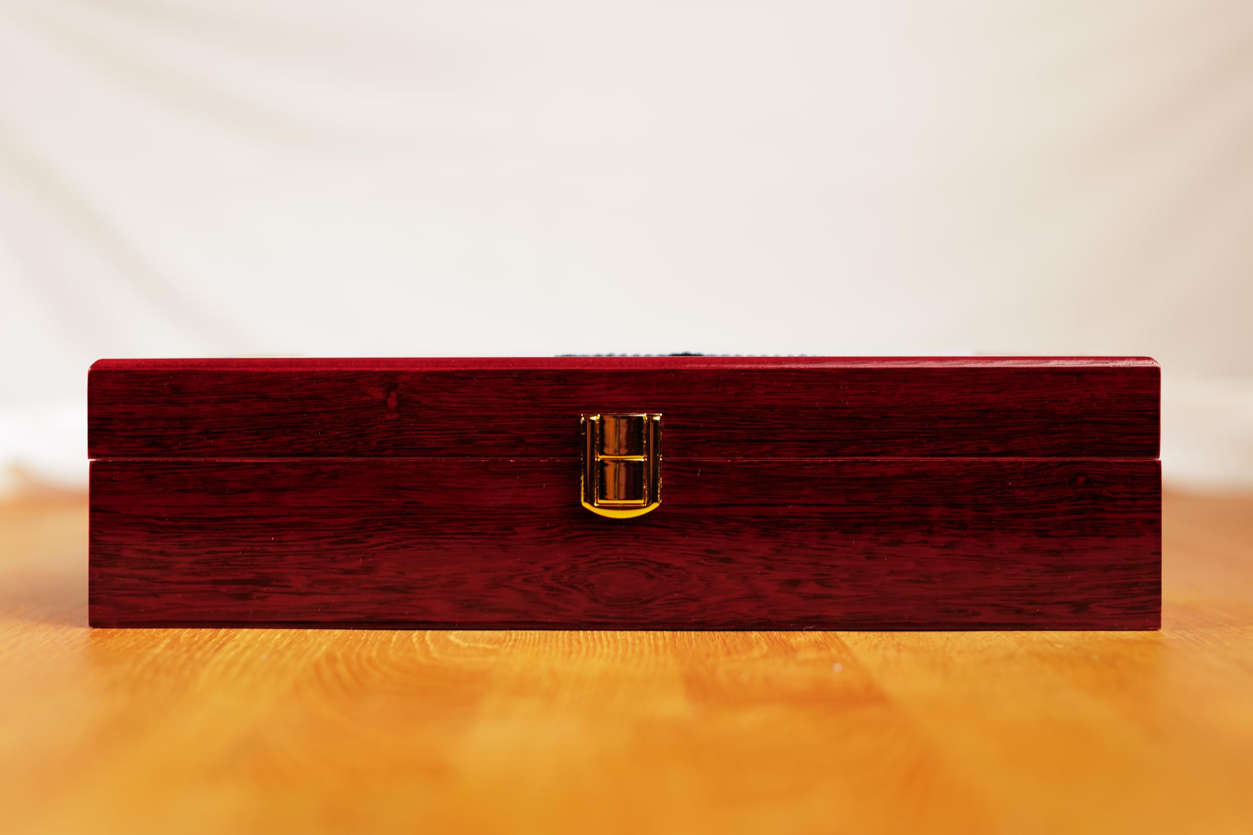 Caja Organizadora para Relojes de Madera Roja con Tapa de Cristal Templado, 12 Compartimentos con Interior de Ante Sintético, Incluye Gamuza Limpiadora. Ideal Para Regalo