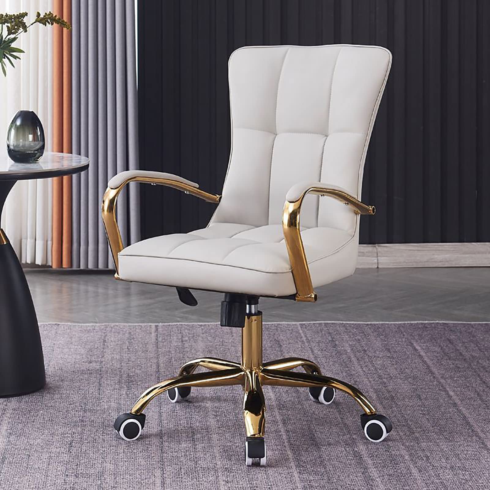 Chaise de bureau pivotante : fini l'inconfort avec l'assise réglable sur roulettes