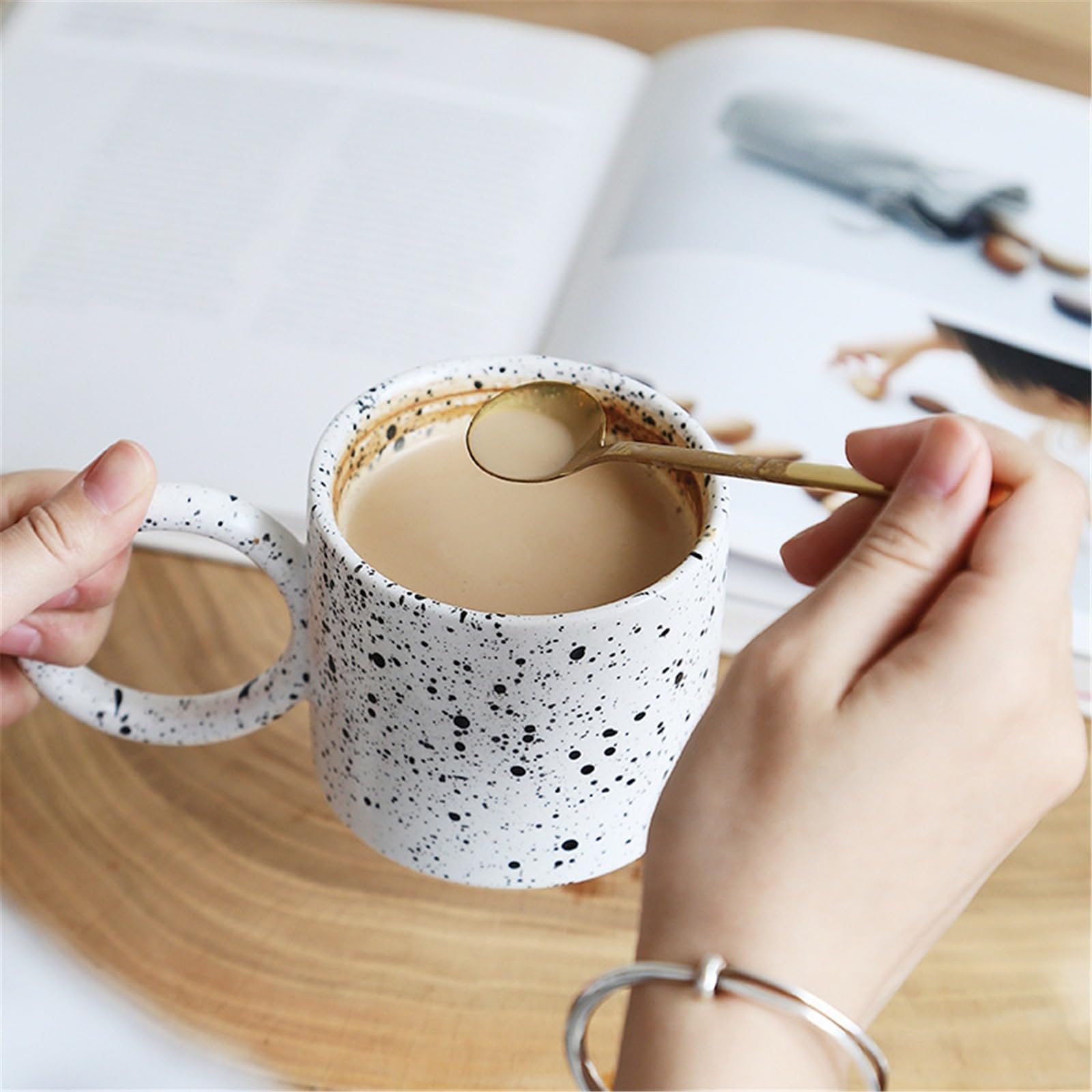 Taza de oficina Taza de café cerámica con asa y diseño lunares, ideal for desayuno, leche avena, 300 ml