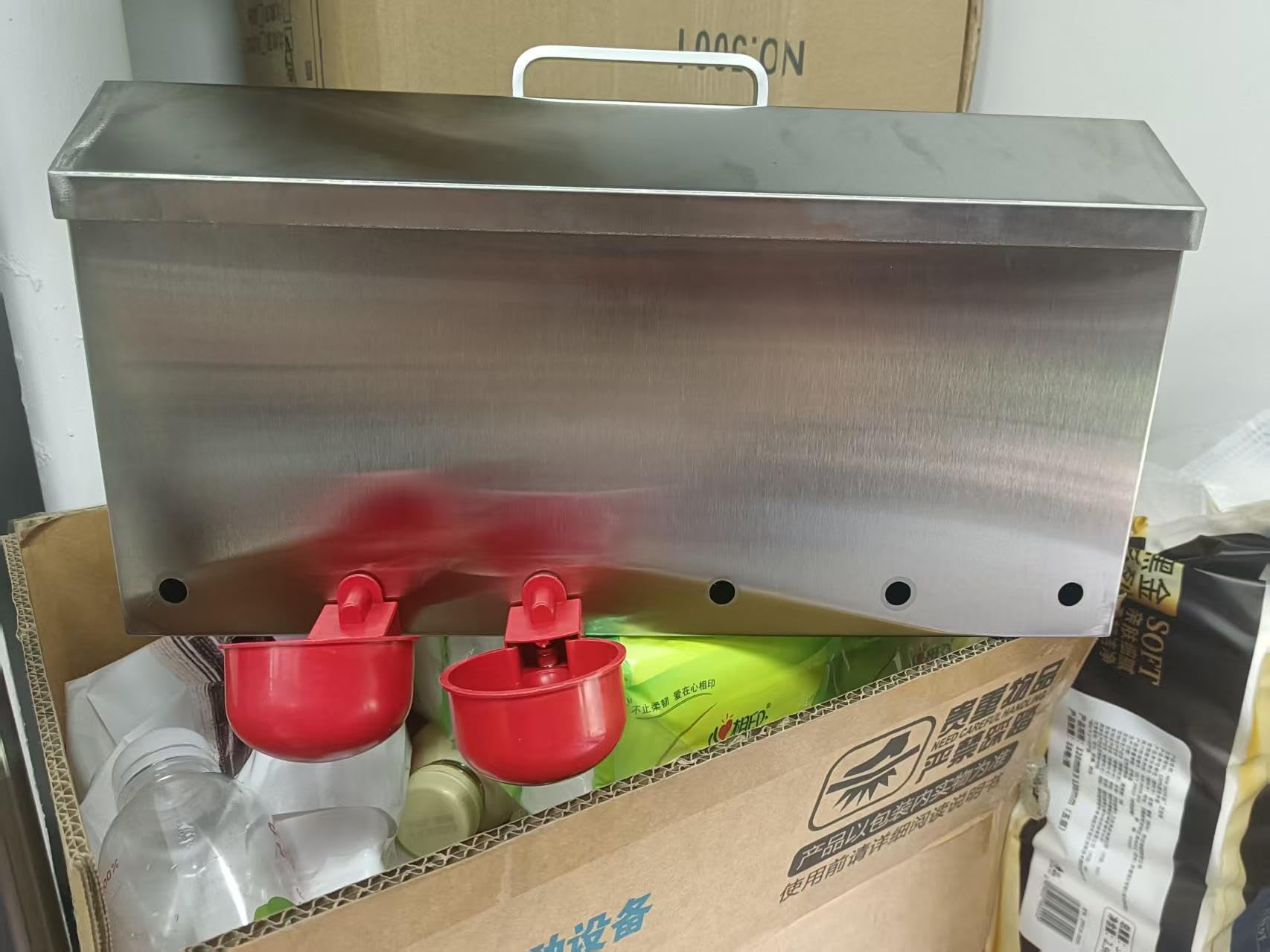 Abbeveratoio automatico del pollo da 5 galloni con 5 tazze