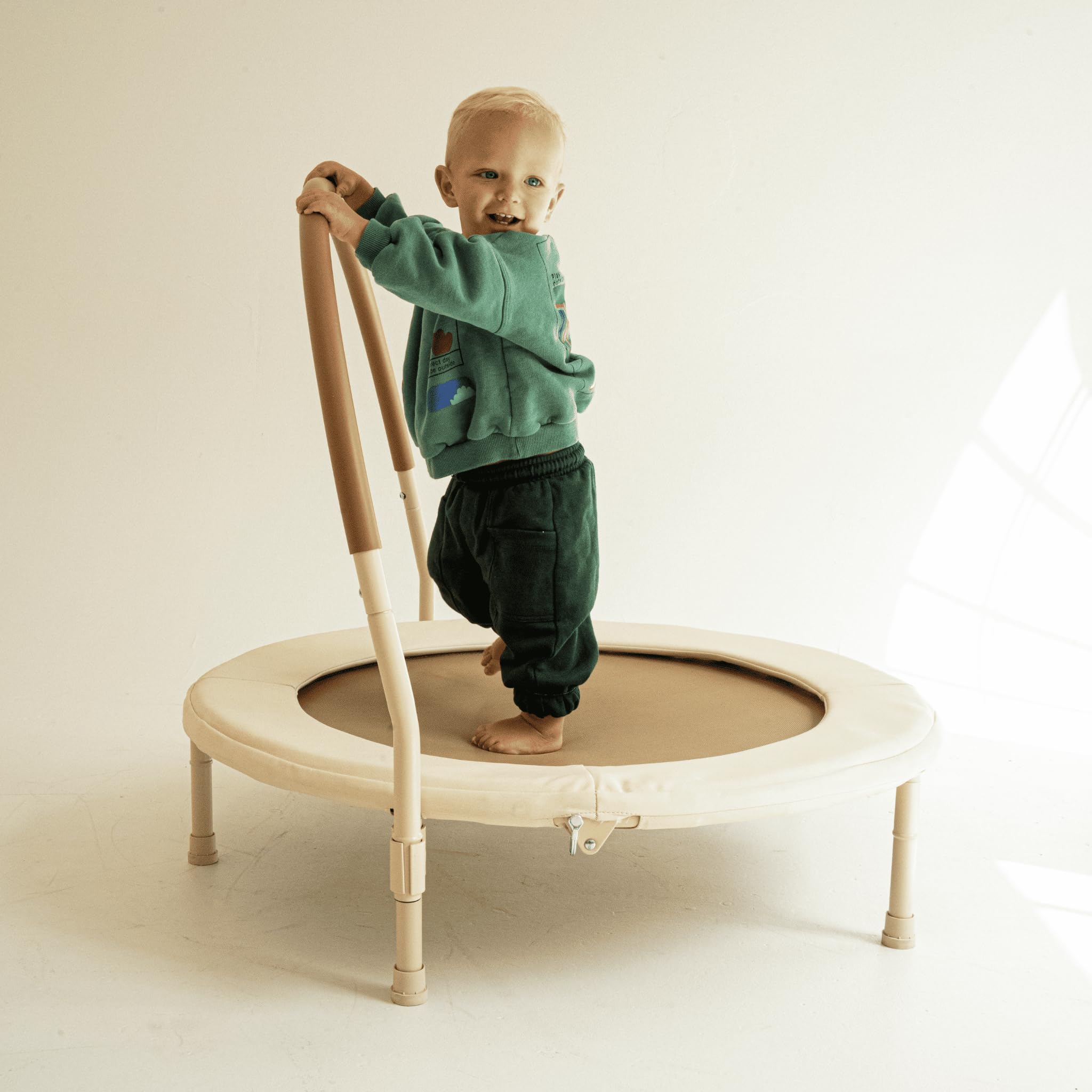 Mini cama elástica de 36 pulgadas para niños y niños pequeños, estética para interiores y exteriores, con mango extraíble, diseño de resorte elástico ultra seguro sin huecos (beige)