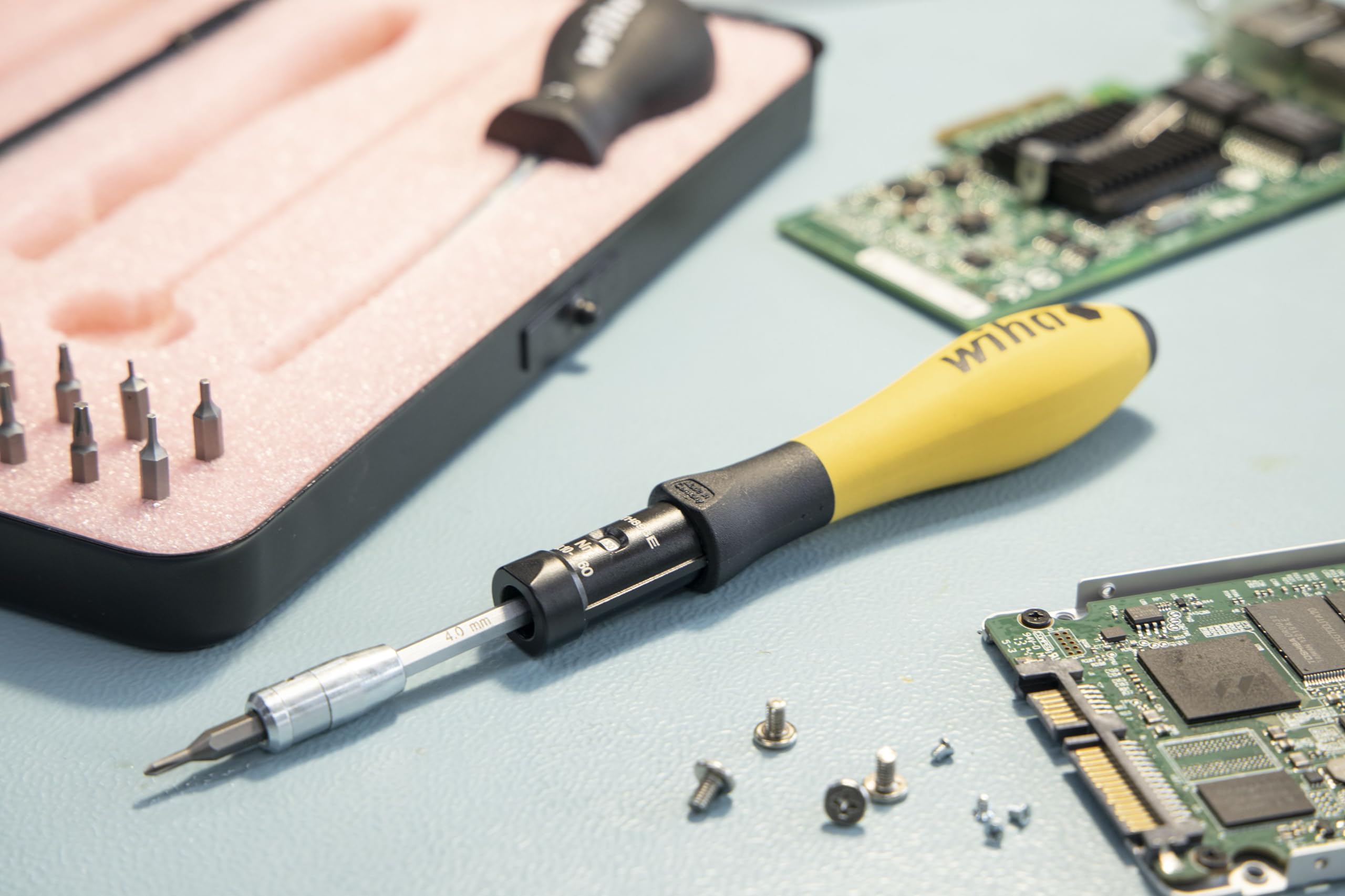 WIHA WERKZEUGE GMBH Juego de destornilladores dinamométricos TorqueVario®-S Micro ESD 0,1-0,6 Nm en surtido de 18 unid., con limitación del par de apriete de ajuste variable, en caja