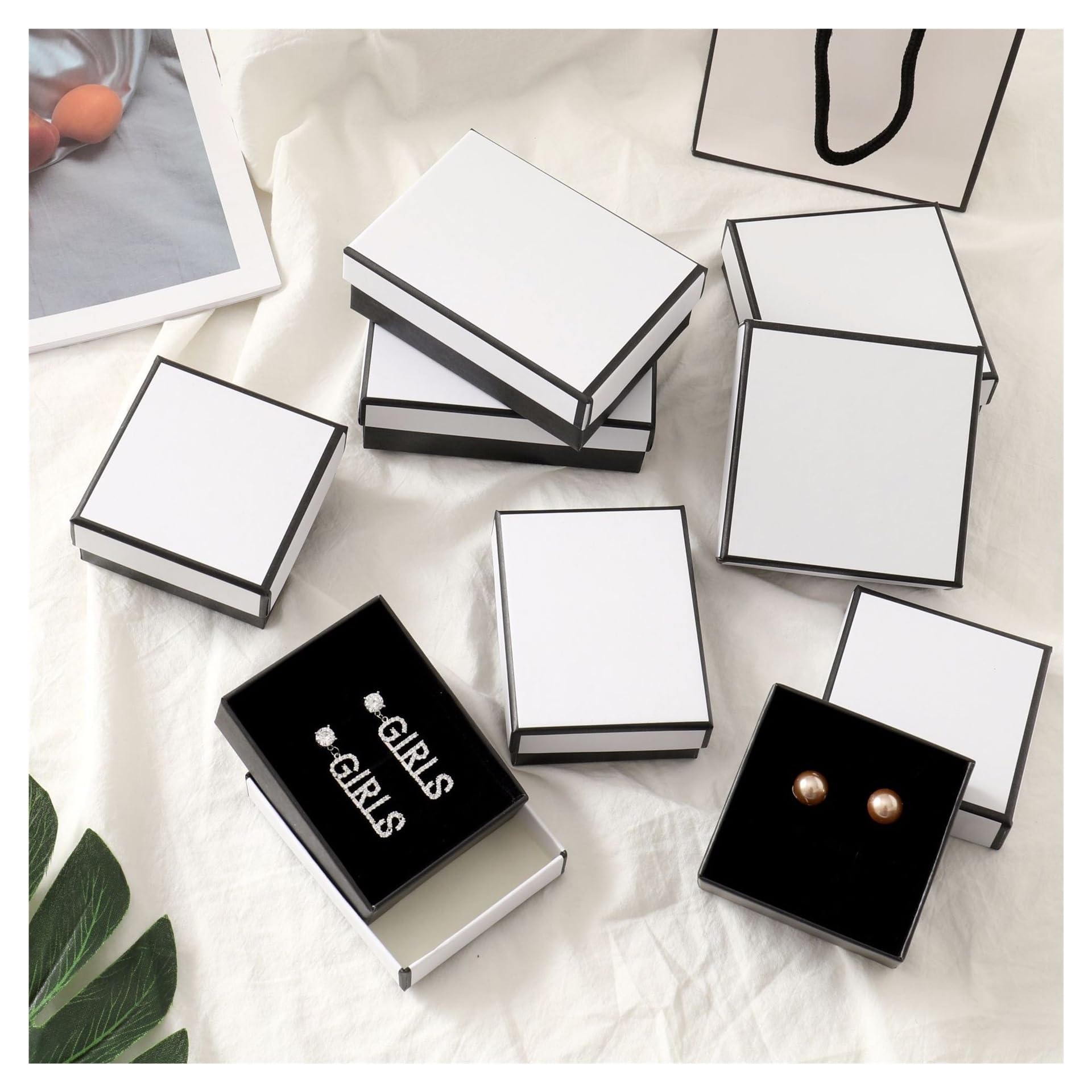 Paquete de 50 cajas cartón blanco y negro for joyería, pendientes, anillos, almacenamiento collares, papel Kraft, estuche antipolvo for regalo boda viaje para Joyas(9x9x3cm)