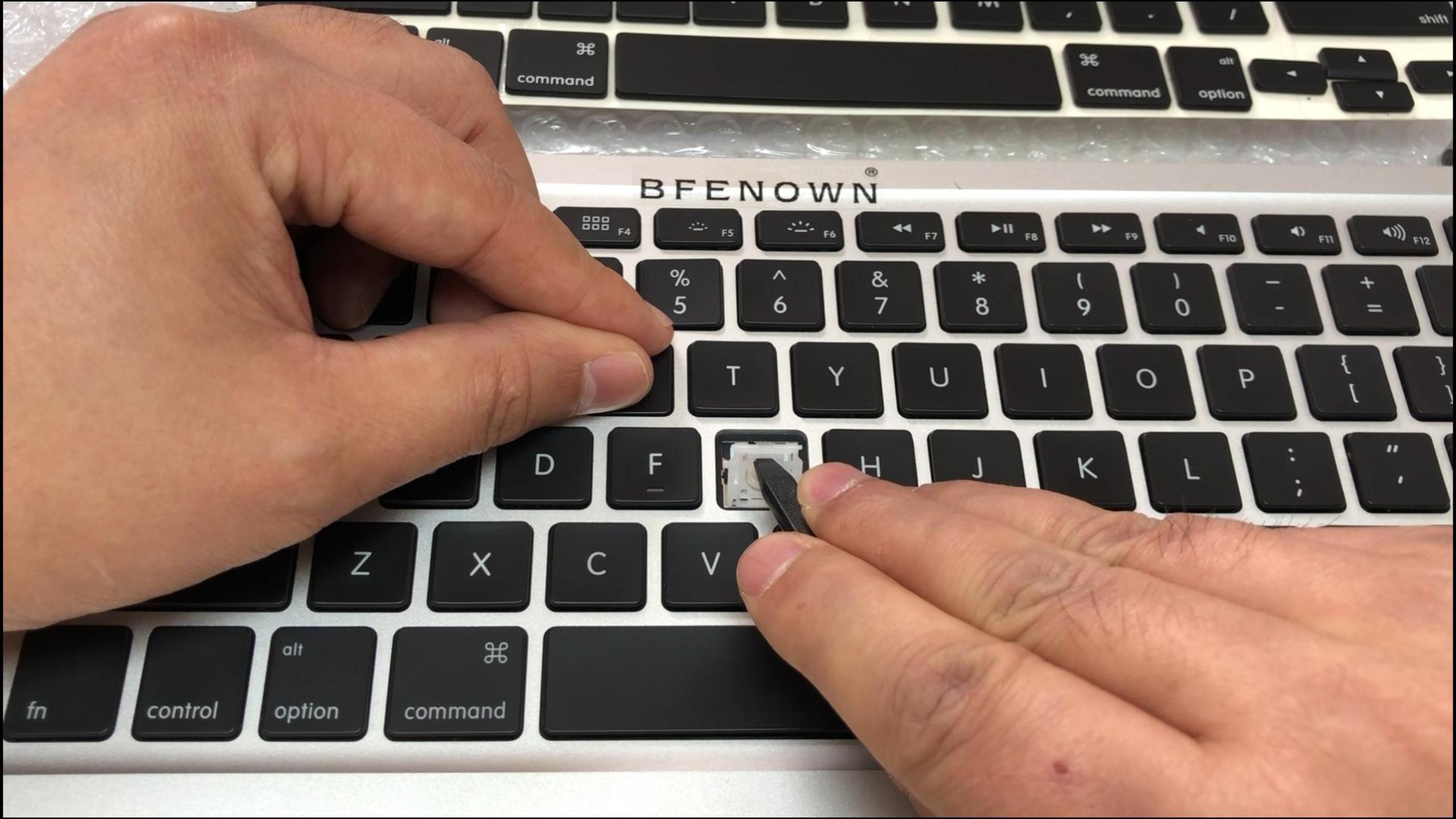 Apple MacBook Pro Taste klemmt reparieren | Defekte Tasten austauschen ersetzen reinigen