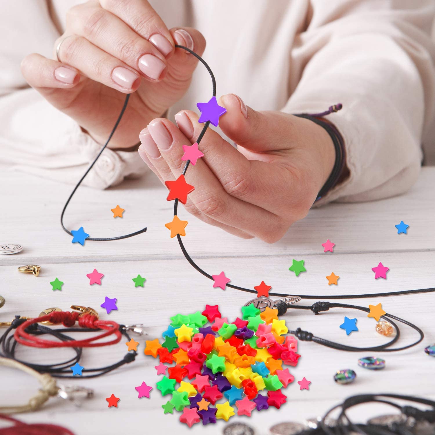 1500 cuentas negras redondas acrílicas para pulseras de 0.236 in de plástico, cuentas de colores para hacer joyas, cuentas de resina arcoíris para hacer pulseras, suministros de manualidades