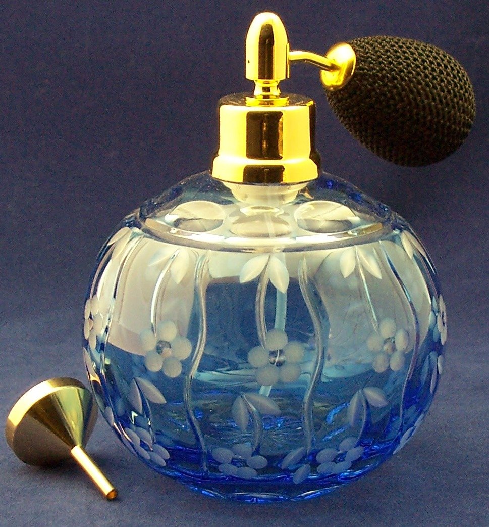 Pulverizador de perfume azul claro contra derrames al rellenar con borla negra Cup 821-2