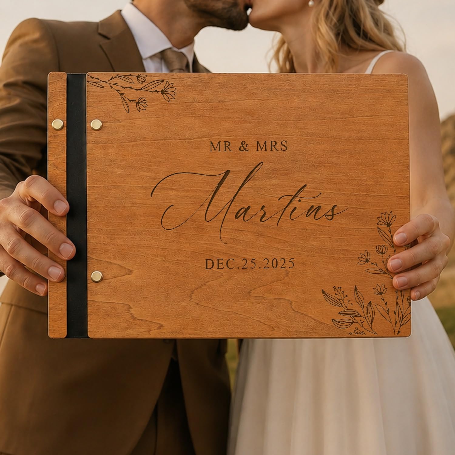 Livre d'or de mariage personnalisé en bois pour immortaliser vos précieux souvenirs