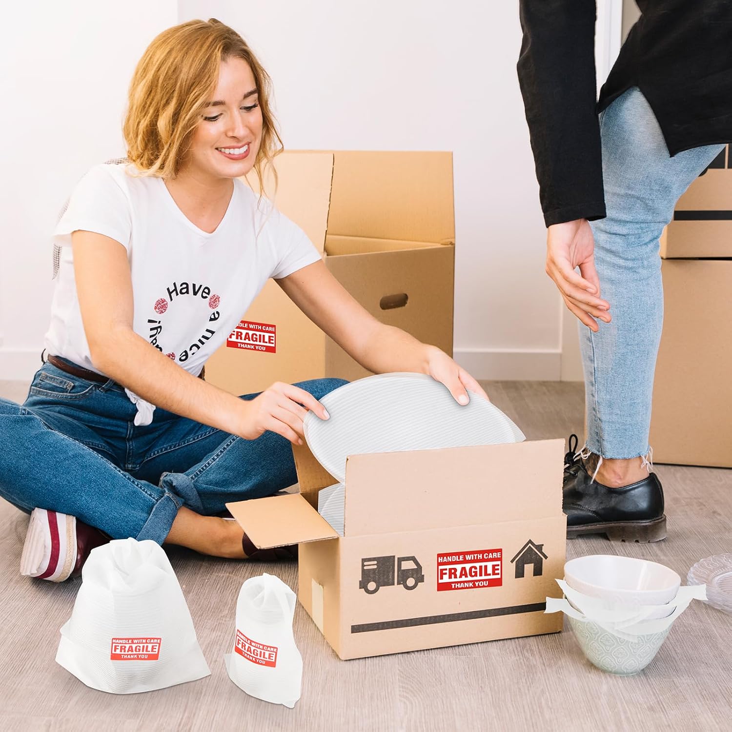 AOBOPLE 250 Pack Moving Supplies,5 Sizes (16x16",16x12",12x12",12x7.5",7.5x7.5") 200 Foam Pouches and Foam Sheets with 50 Fragile Stickers,Packing Supplies to Protect Artworks,Photo Frame,Dishes