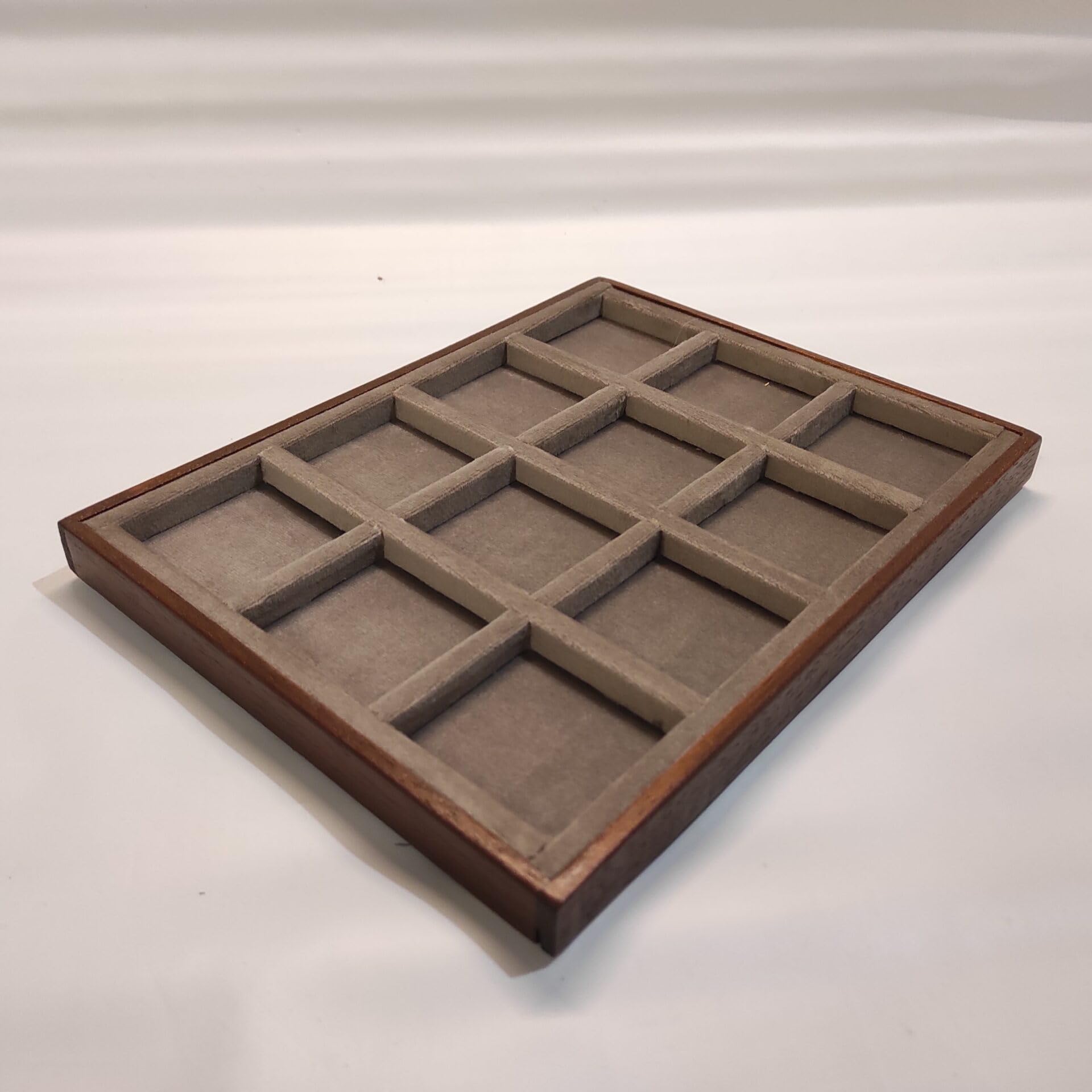 Plateau numismatique en velours italien et bois fait main pour vitrine