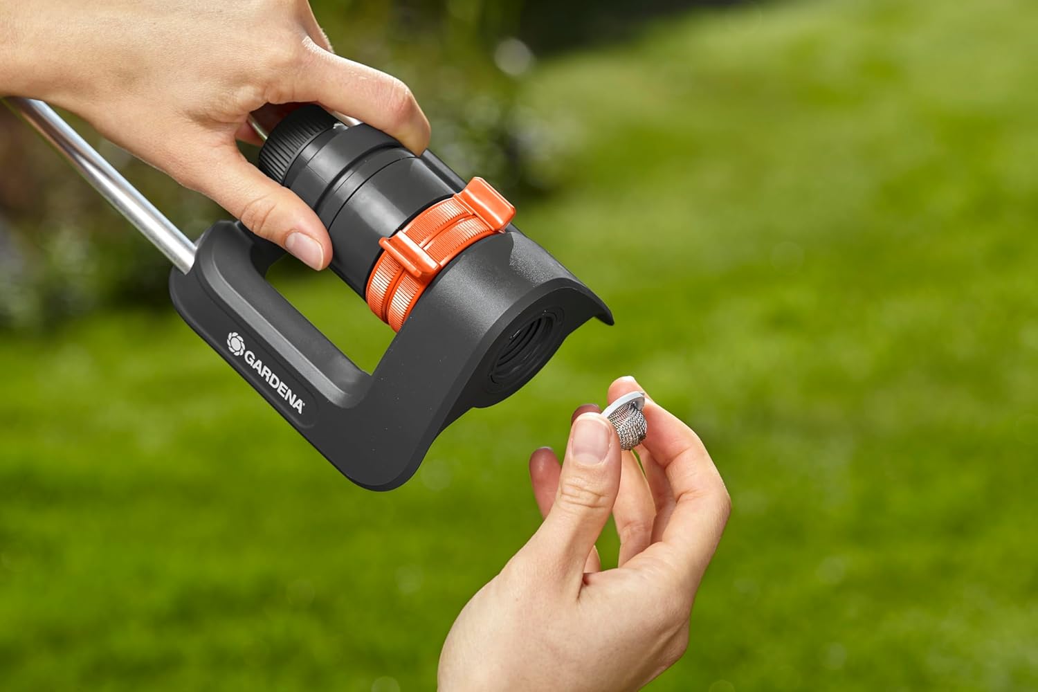 GARDENA (18704) Up to 3000 sq ft - Adjustable Oscillating Yard Sprinkler, for Watering Large Areas of Lawn and Garden. Gardena Outdoor oscillating sprinklers Have Wide Heavy Duty Base for Stability.