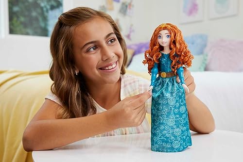 Miniatura 2 de Mattel Disney Princess - Muñeca Merida a la moda brillante con falda extraíble, tiara y zapatos, posable y coleccionable, inspirada en la película