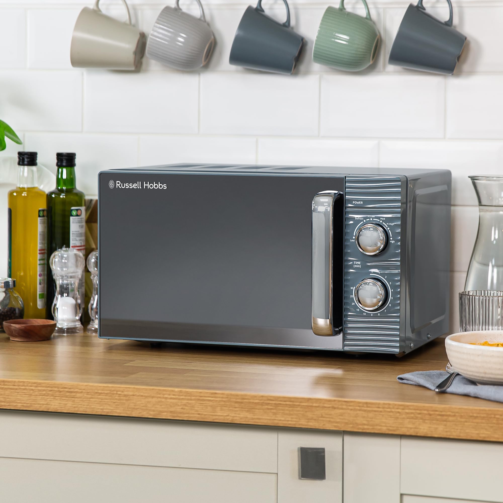 Forno a Microonde Manuale Solo Russell Hobbs RHM1731G Inspire da 17L e 700W, Grigio, con 5 Livelli di Potenza, Timer, Funzione Scongelamento, Facile da Pulire.