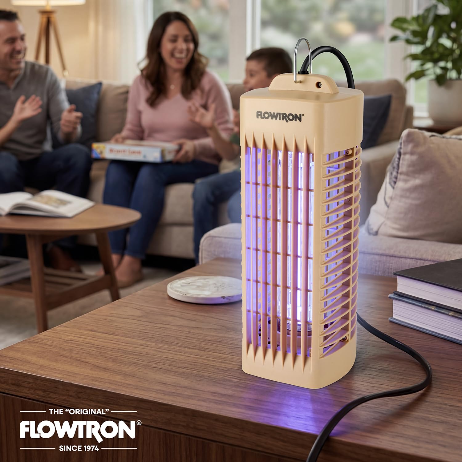 Flowtron Insektenvernichter für den Innenbereich (Beige) – 1000 V elektrischer Insektenvernichter mit UV-Licht – 215 m² Abdeckung – Plug-in-Fliegen- & Mückenfalle für Schlafzimmer, Küche & Büro
