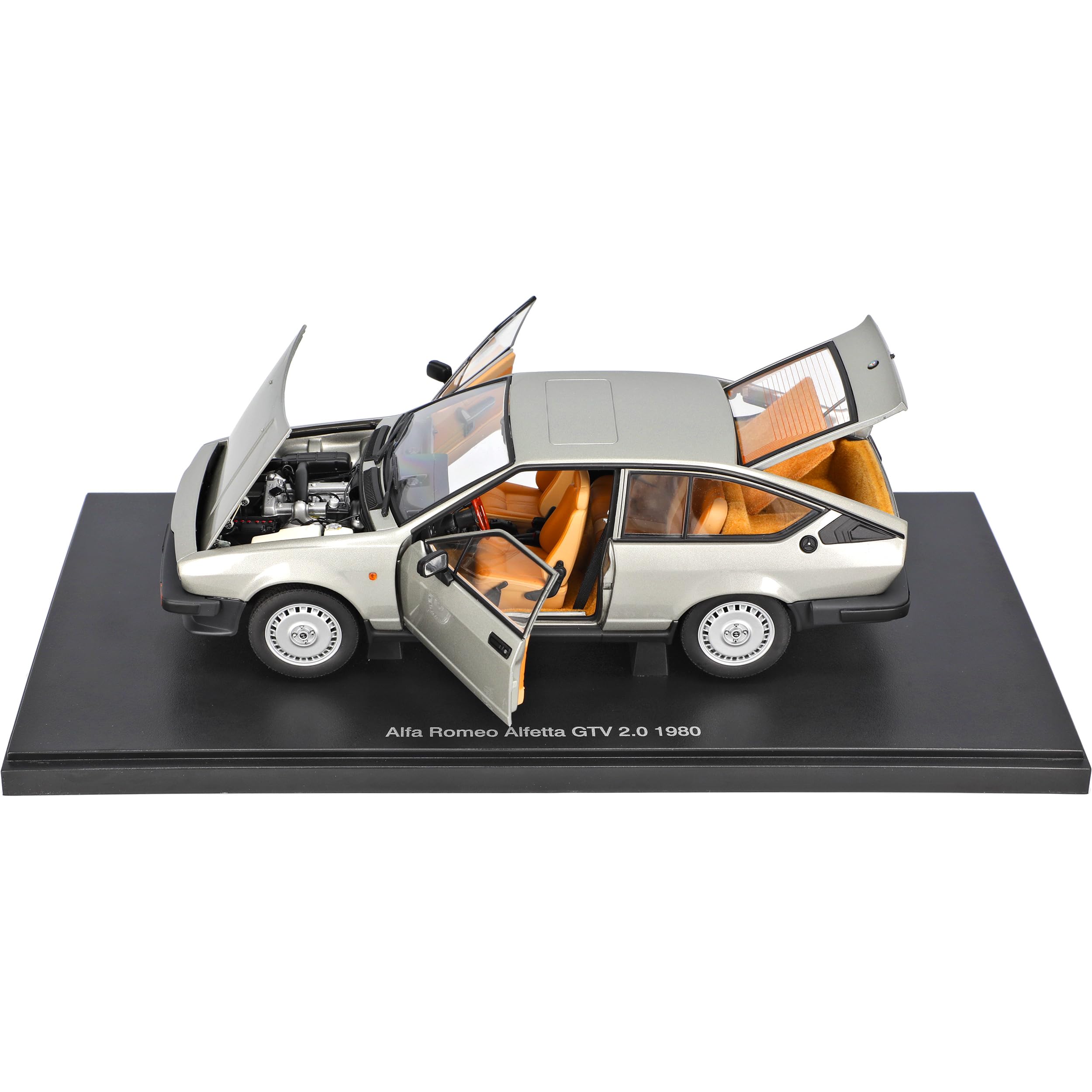 値下げしました！AUTOart 1/18 Alfetta GTV 2.0 AUTOart 1:18 Scale Alfa-Romeo 