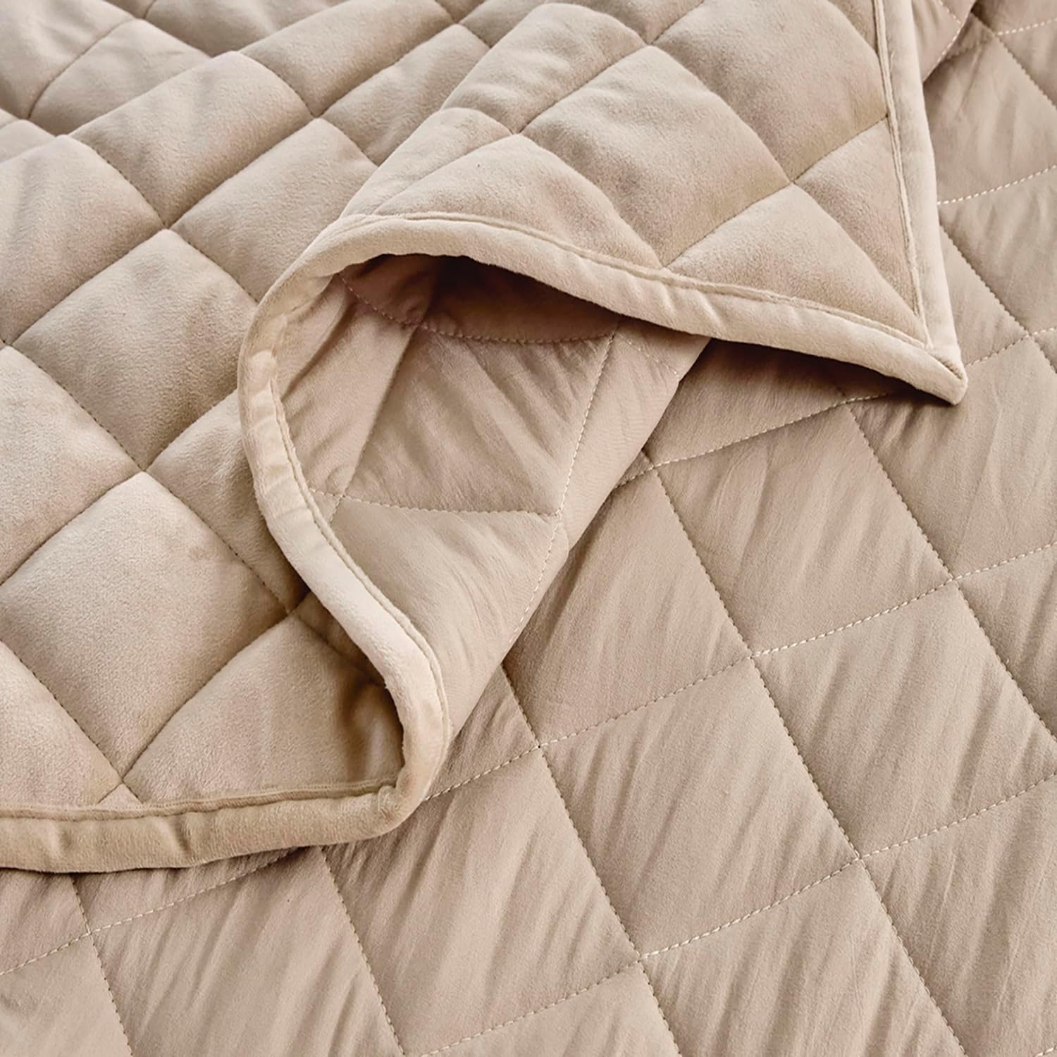 Pointehaven Diamond Design Velvet Quilt Set (Ivory, Full/Queen)