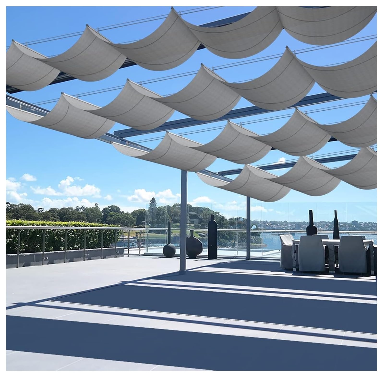 Auvent rétractable anti-UV pour ombrager une terrasse étouffante