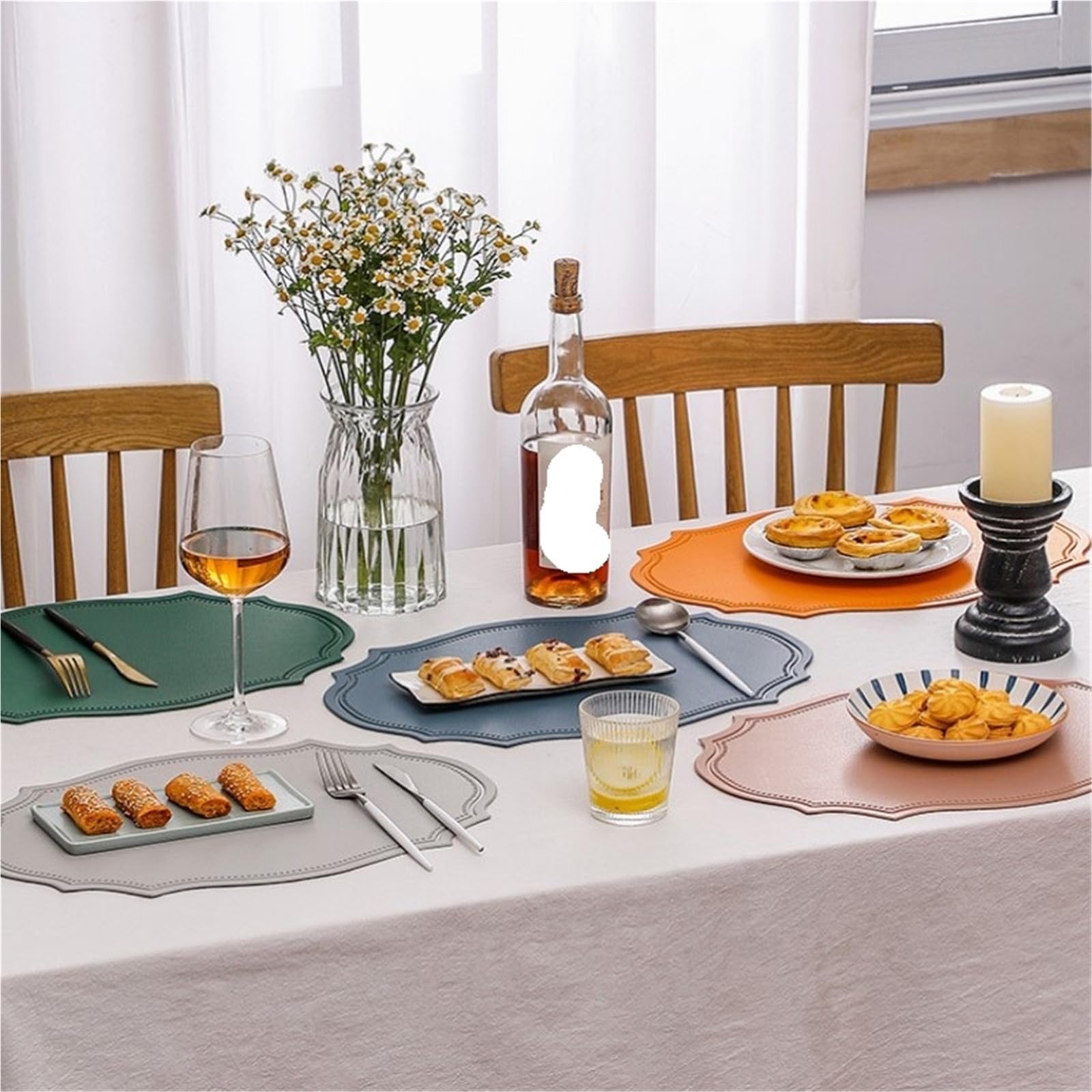 Faux Leather Placemats Lot de 1/4/10 Sets Table ovales Verts en Cuir PU Forme irrégulière, résistants à l'huile(Black,10pcs 30x43cm)