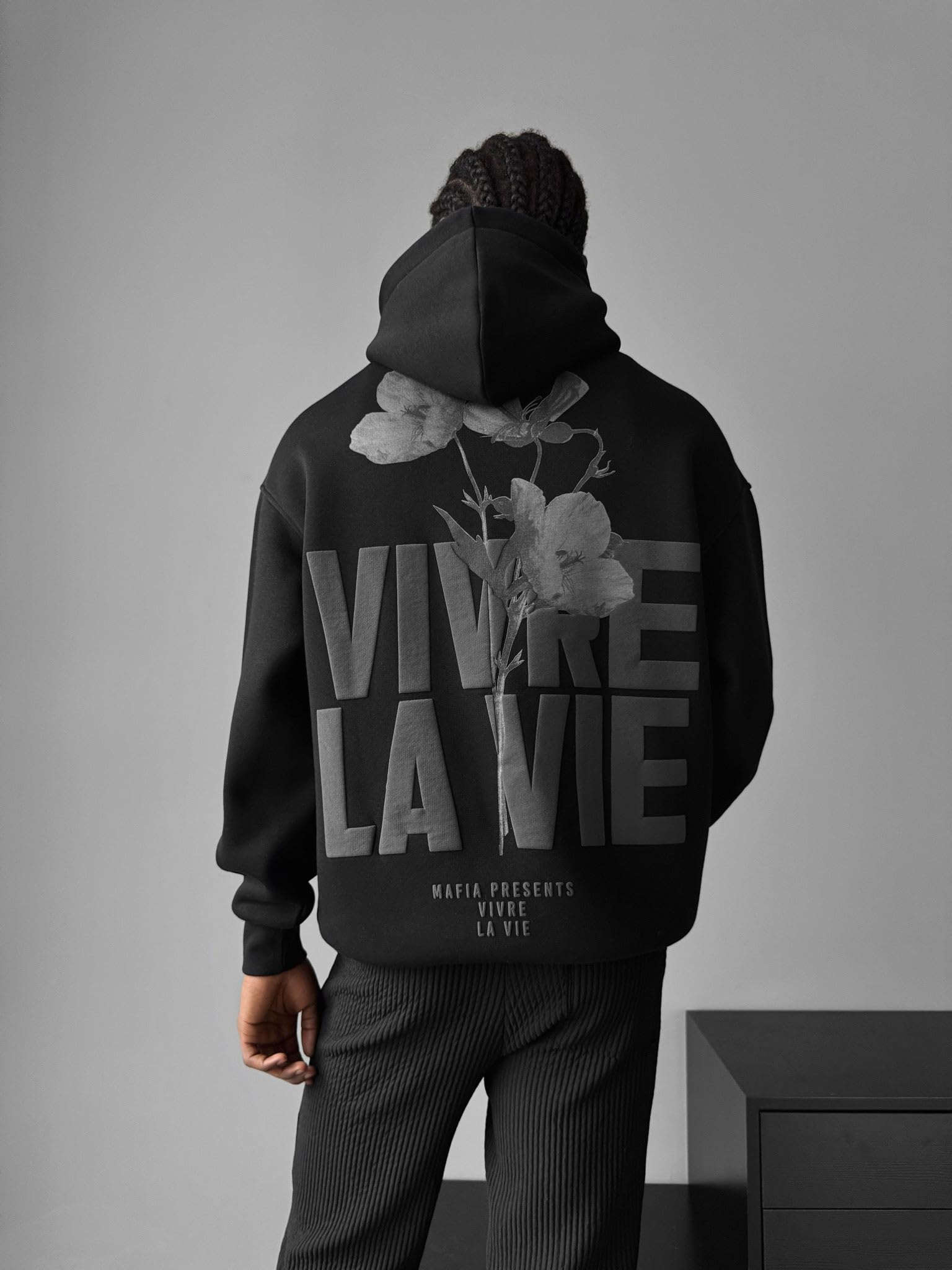 Oversize Vivre La Vie Hoodie - Black and Grey