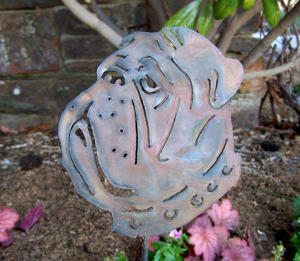 Bulldog garden stake - English bulldog art - Bulldog home decor - Outdoor living dog sculpture - Flowerbed bulldog decor
