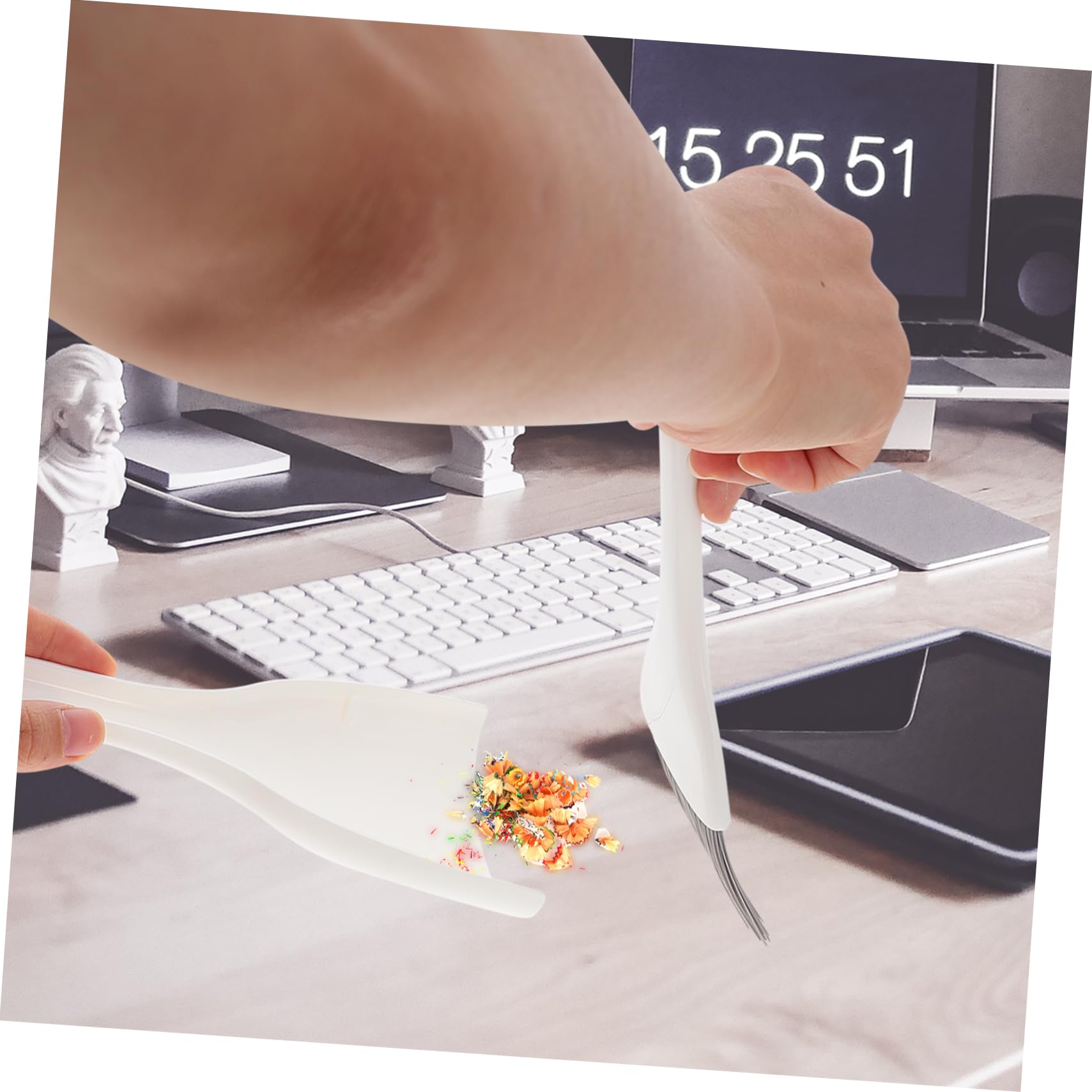 GOOHOCHY 1 Set Desktop Cleaning Trash Mini Brush Pet Dust Pan Cleaning Dustpan Laptop Cleaning Brush Small Brush Household Cleaning Mini Hand Broom Vacuum Cleaner Bunny Suit White Plastic