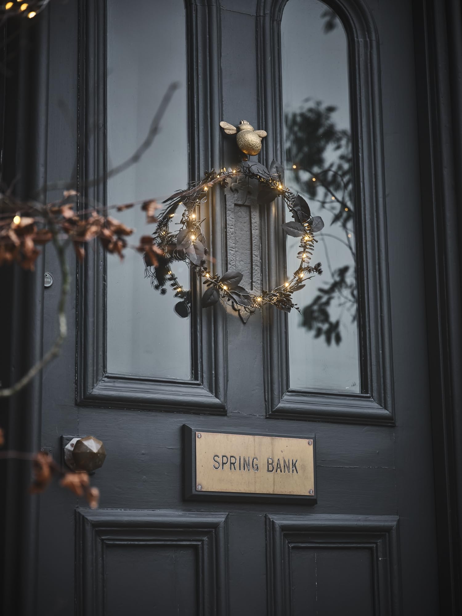 Couronne D'halloween Grise Avec Ses Crânes Et Ses Roses - Jour De Fête - Films Et Séries - Thèmes Halloween