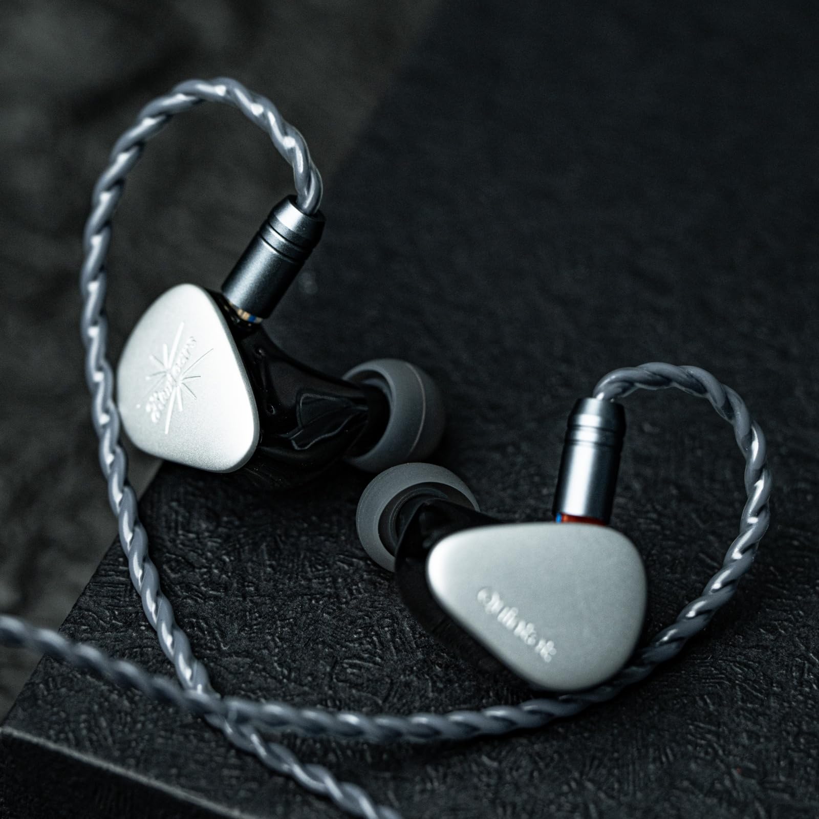 Tripowin Grace - Cable de auriculares desmontable OFC chapado en plata con micrófono, cable de actualización HiFi de 0.78 mm de 2 pines para audiófilos, diseño sin enredos y controles