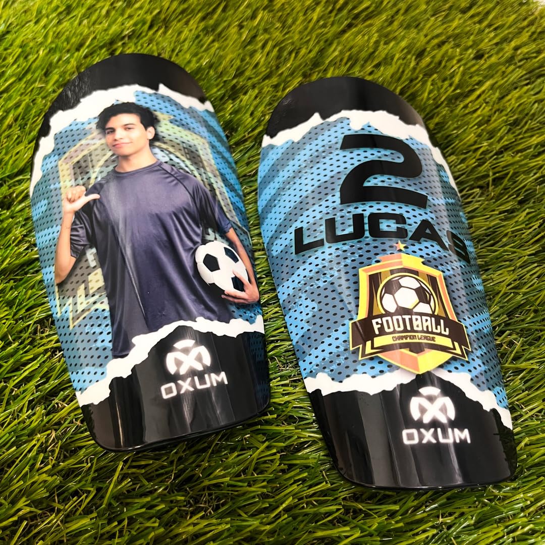 Oxum Sport - Parastinchi da calcio personalizzati per bambini e adulti - Includi il tuo nome, il tuo numero e la tua foto -Sacchetto regalo per parastinchi- One Design