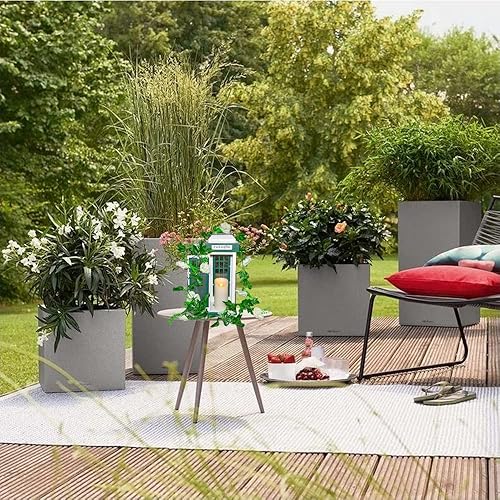 Miniatura 9 de YAKii Farol de vela de metal decorativo con diseño de cabina telefónica con ramos de rosas blancas artificiales, portavelas de metal, decoración al