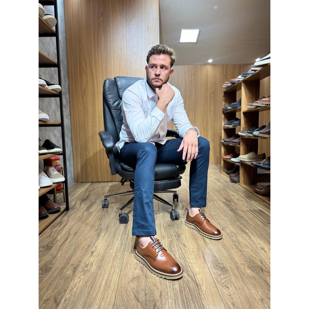 Sapato Casual Masculino Derby Tratorado Premium Couro Nobre em promoção! Veja a oferta e mais achadinhos de Sapatos 7 Hoje é o melhor dia para comprar Sapato Casual Masculino Derby Tratorado Premium Couro Nobre com aquele preço maroto! Promoção! Aproveite a oferta! 7