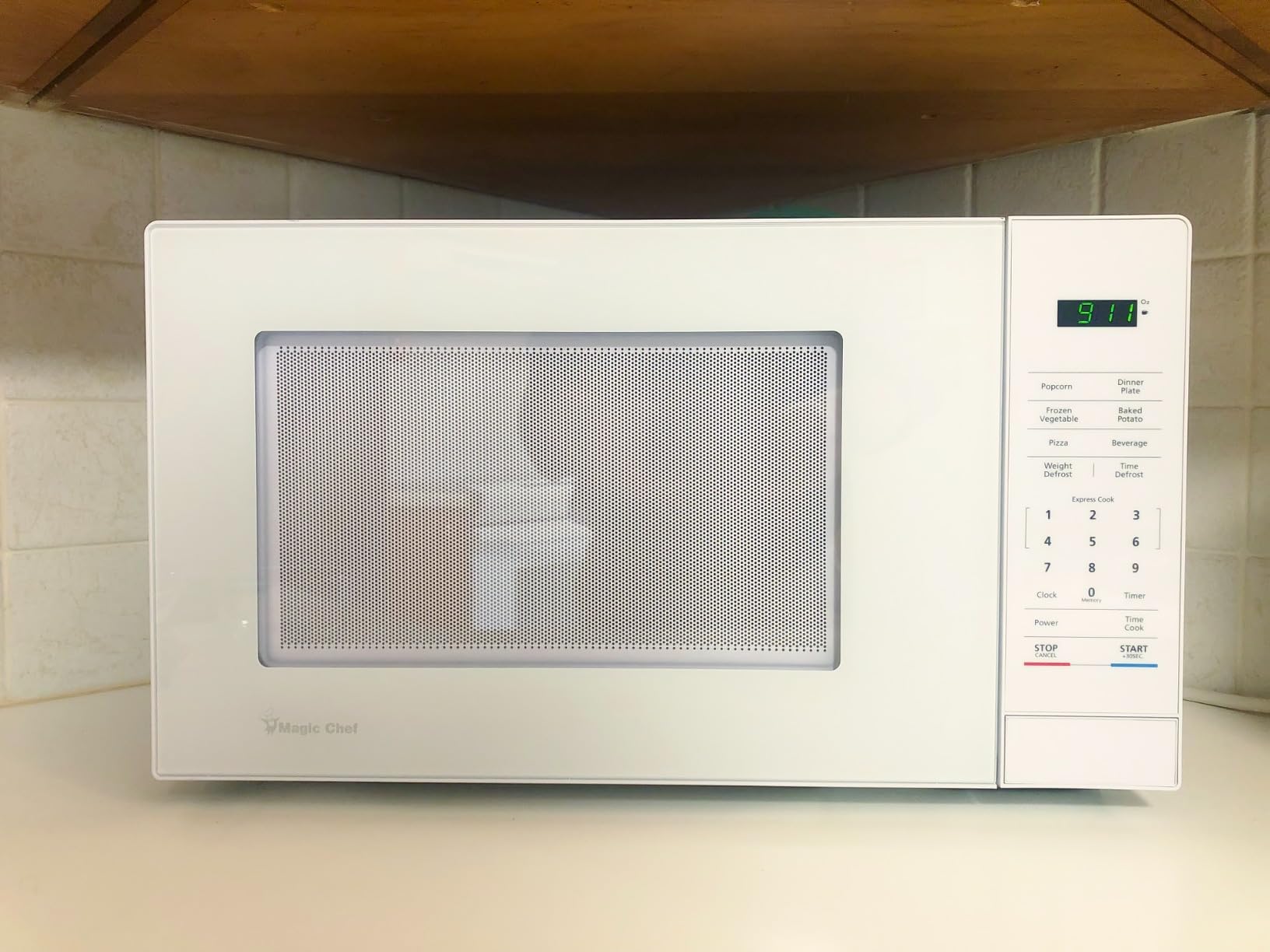Magic Chef 1000 $22/mo - Finance 1.1 cu. ft. Countertop Microwave in Stainless Steel ...