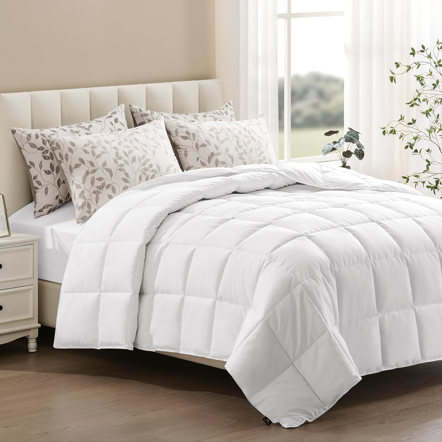 ACCURATEX Couette 4 Saisons 250 g/m² en Microfibre, 200×200 cm, Effet Duvet | Édredon moelleux et gonflant, doux & respirant, fin pour lit 2 personnes, hypoallergénique, 8 attaches d'angle, lavable