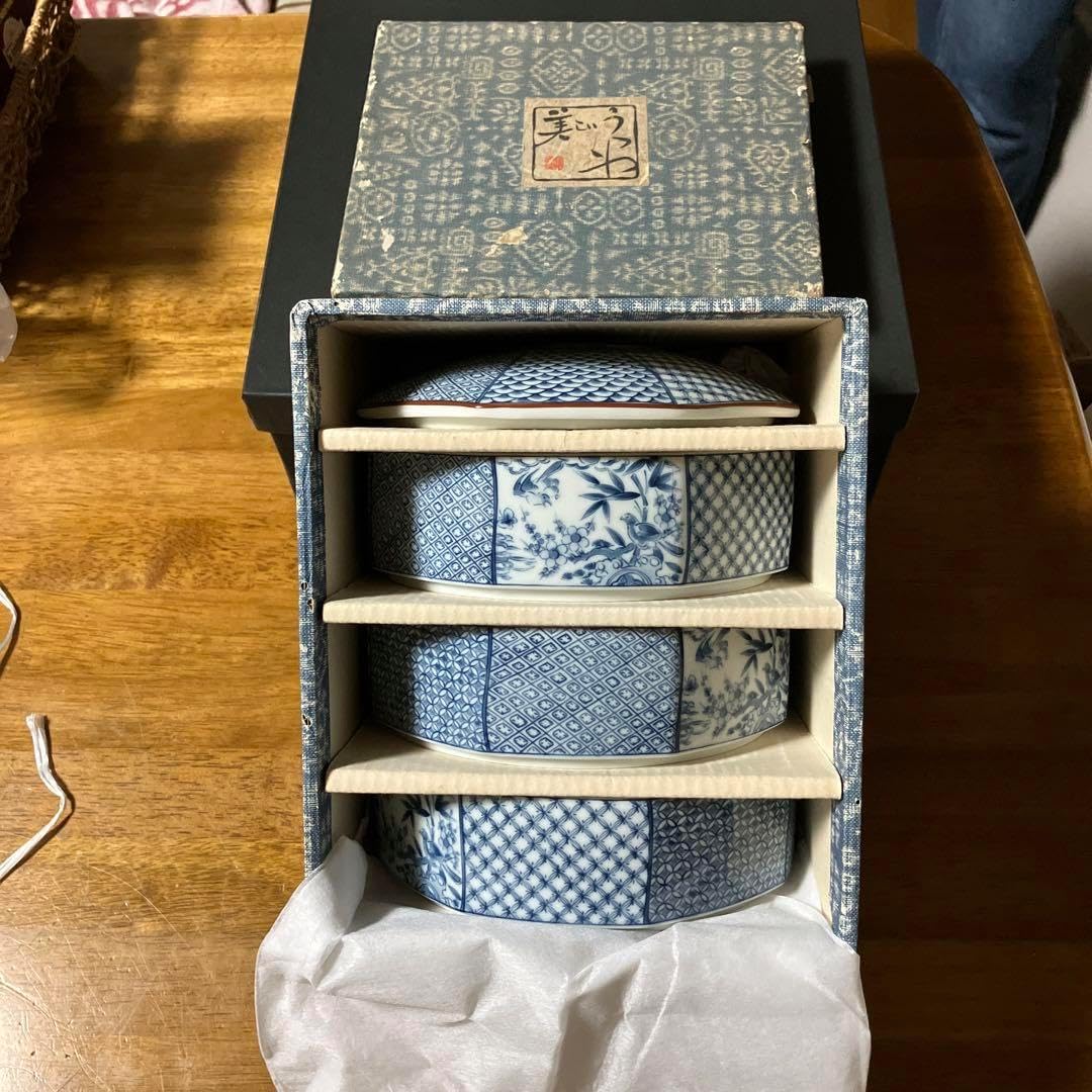 三洋陶器　龍峰窯　染付花鳥　八角三段重　蓋付き重ね鉢　重箱 3段 三洋陶器 龍峰窯 染付花鳥 八角三段重 蓋付き重ね鉢 おせち器