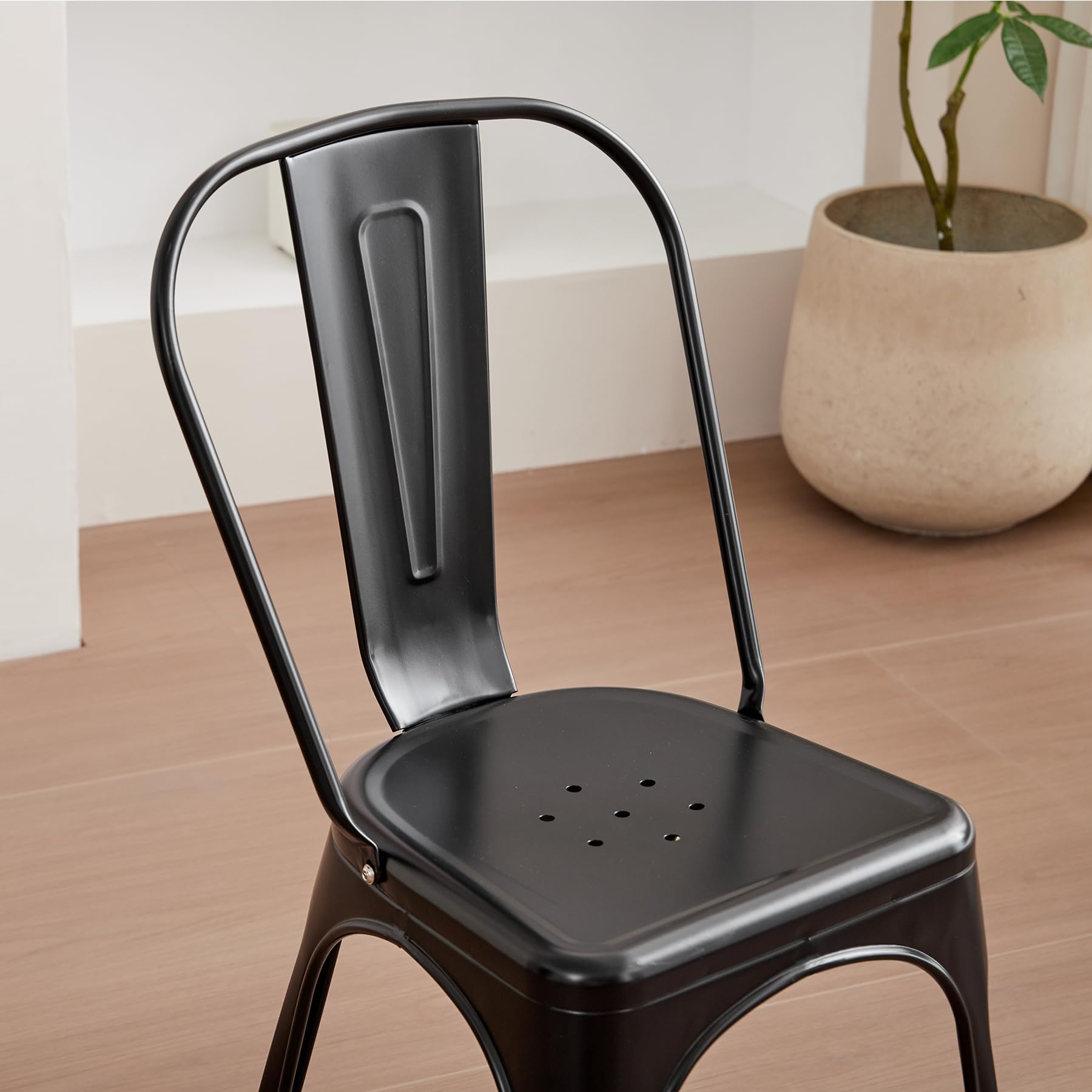 GrandCA HOME Lot de 4 Chaises de Salle à Manger Empilables en Métal, Chaises de Bar, pour Restaurant, Jardin, Bistro, Balcon, Noir