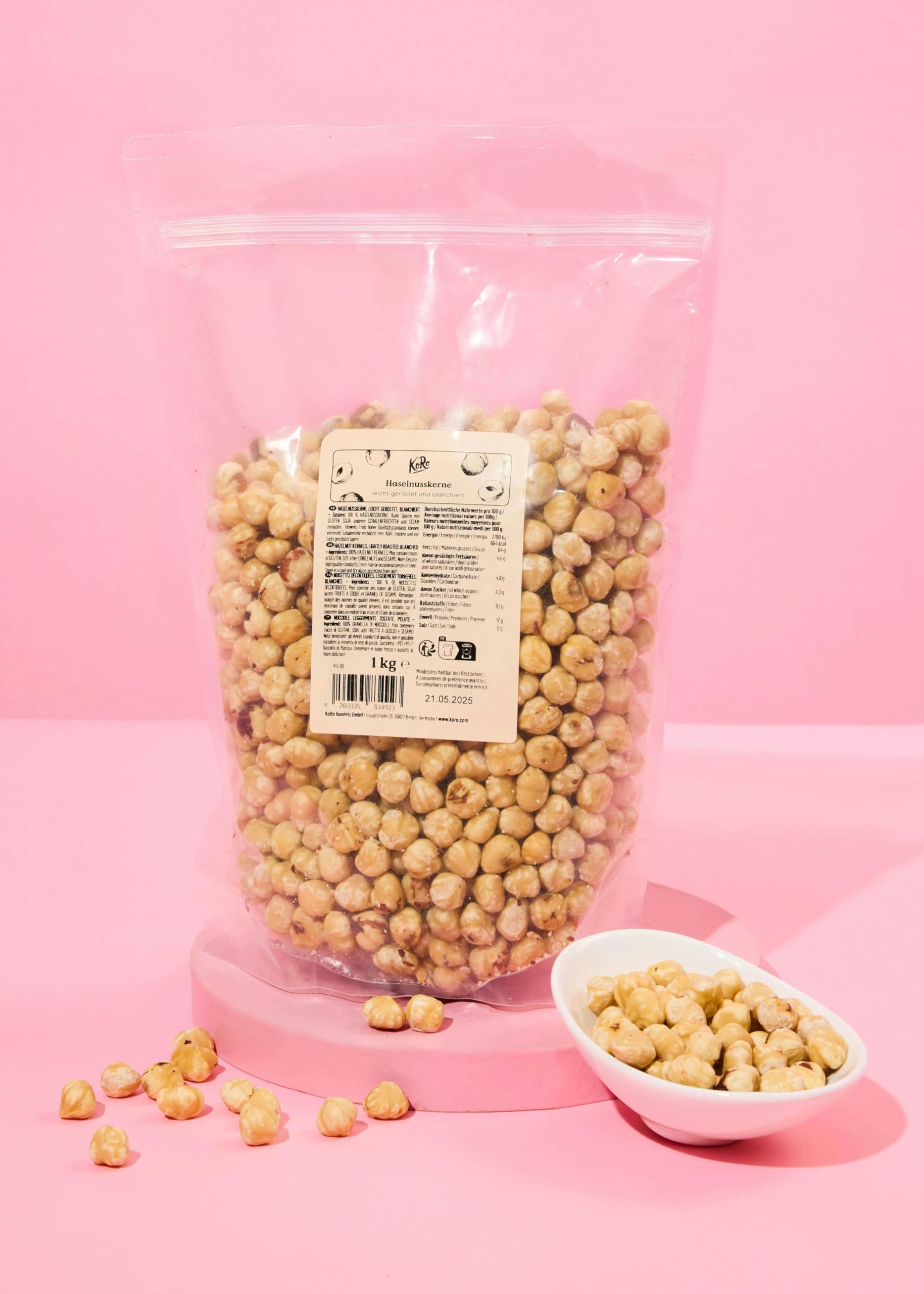 KoRo - Avellanas peladas 1 kg - Sin aditivos ni conservantes - Para hornear o como snack