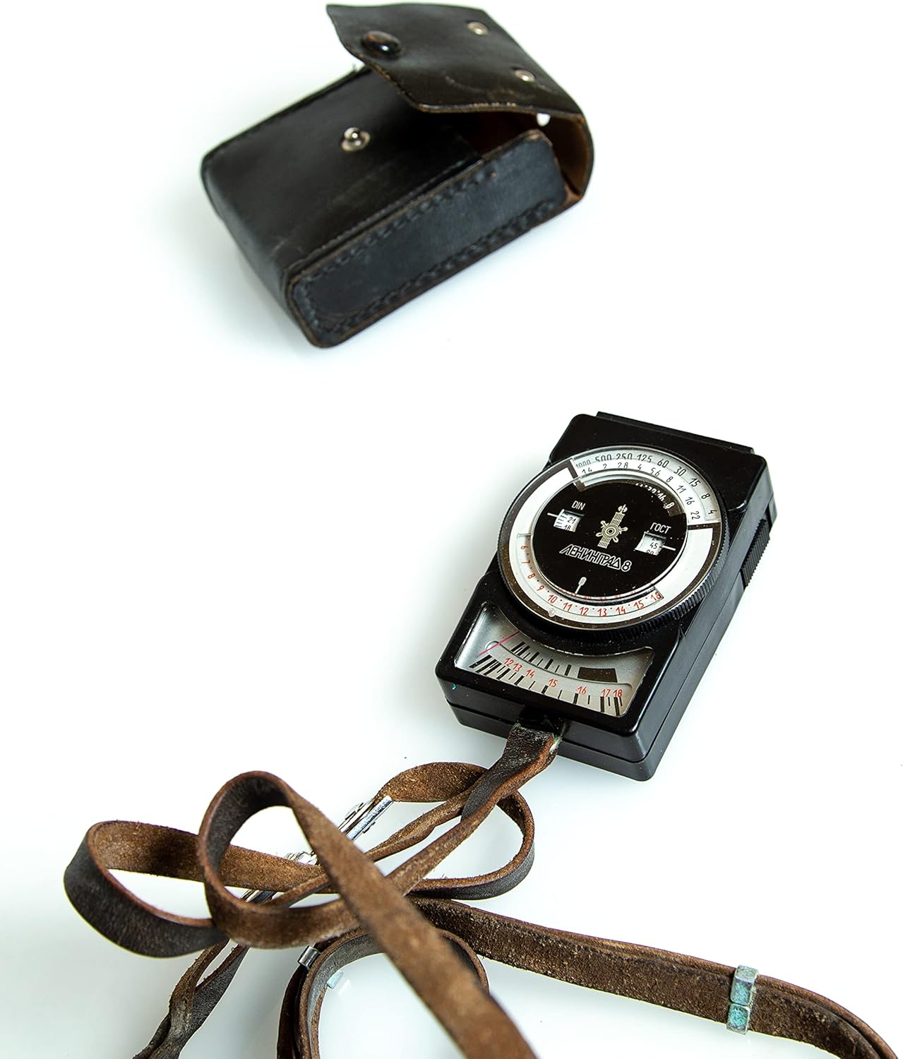 Vintage photoexposure Meter Leningrad Soviet Light Meter in Leather Box case