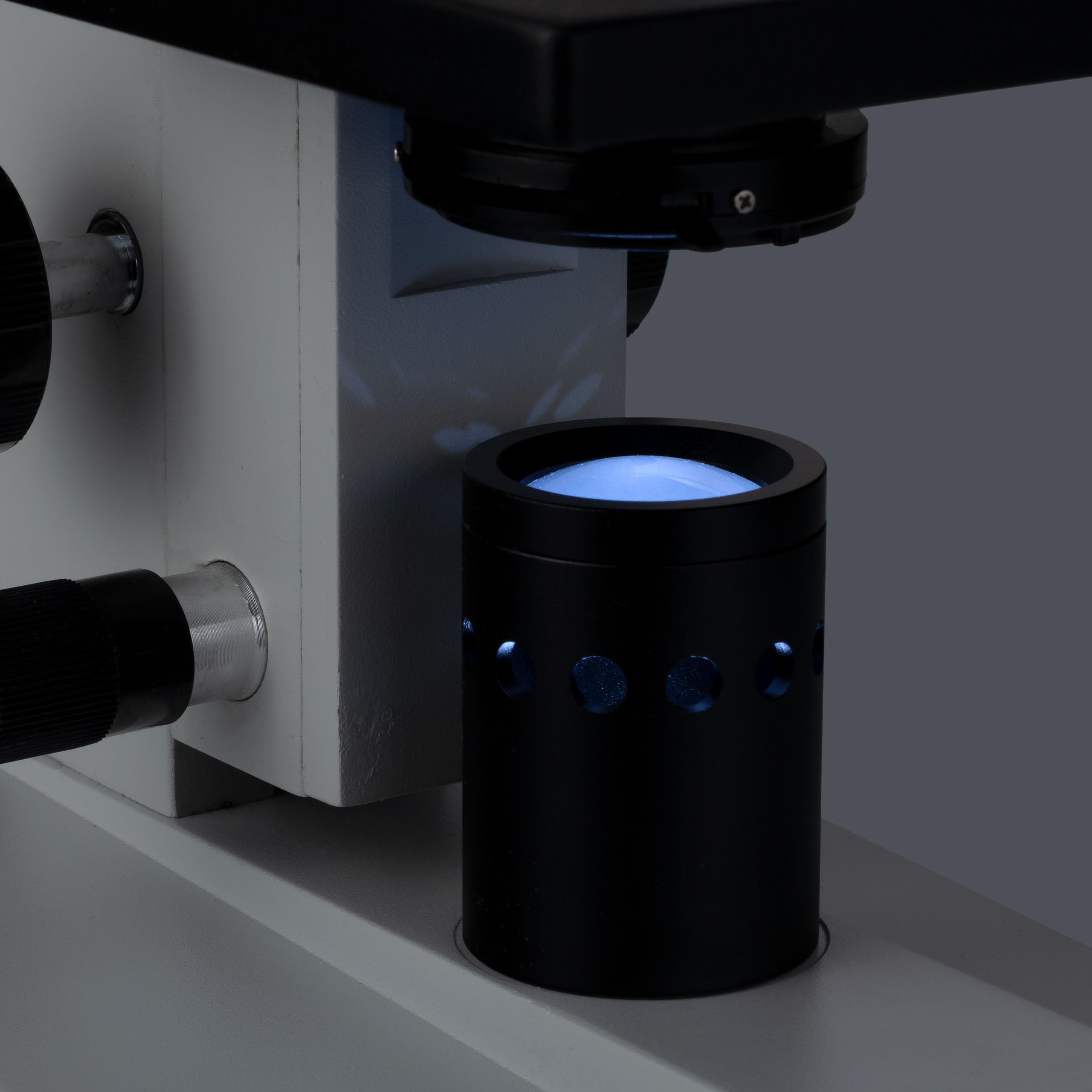 Rosfix Microscopio Biológico Uran Pro MBUP - Monocular 45°, Cabeza Giratoria 360°, Óptica de Vidrio, LED, WF10x/16x | Laboratorio, Didáctica, Investigación | Microscopio Profesional