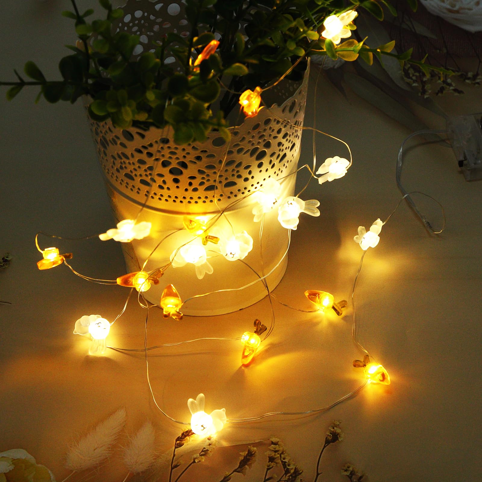 Fadcaer 20 LED Easter String Lights, 6.6FT/2M Easter Bunny and Carrot Fairy Lights Copper Wire Lights String Battery Powered for DIY Easter Party Home Garden Bedroom Decoration