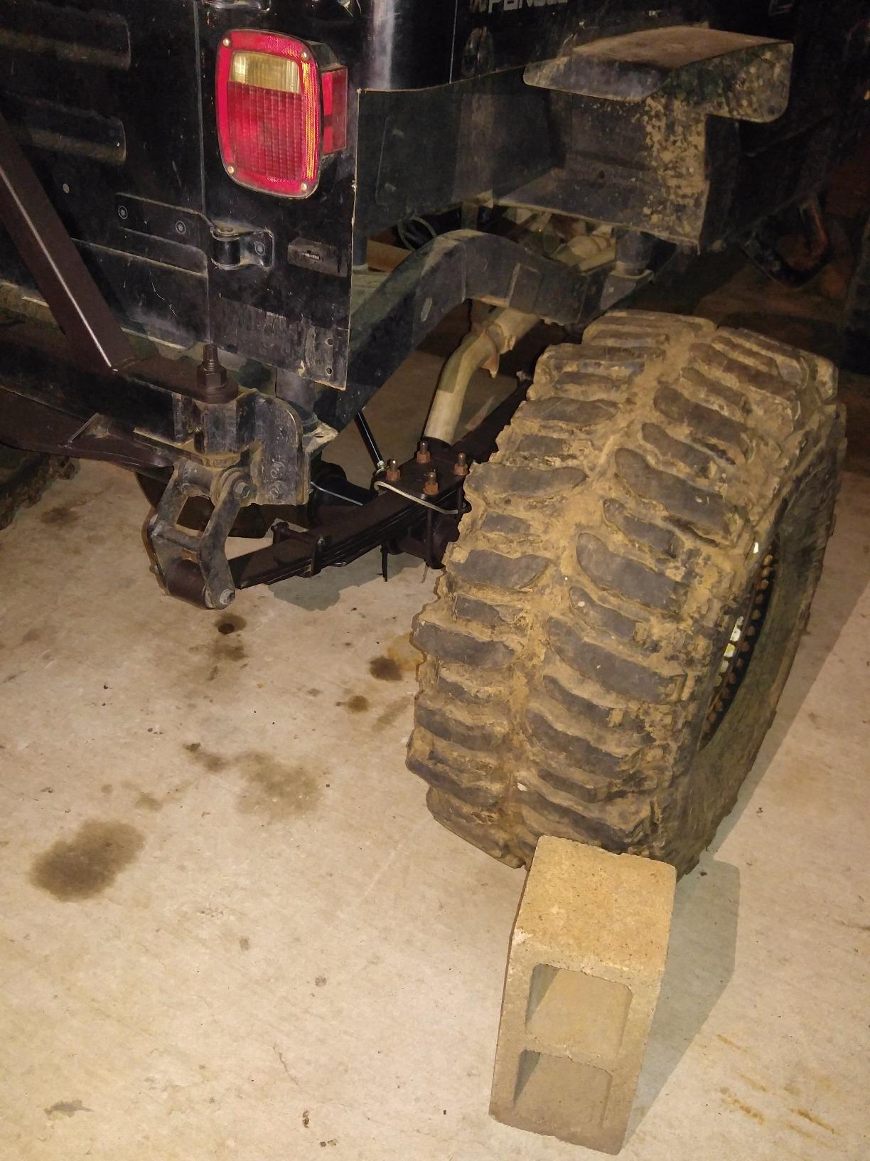 Barnes 4WD B4W25004BP AntiWrap Leaf Spring Perch Pair