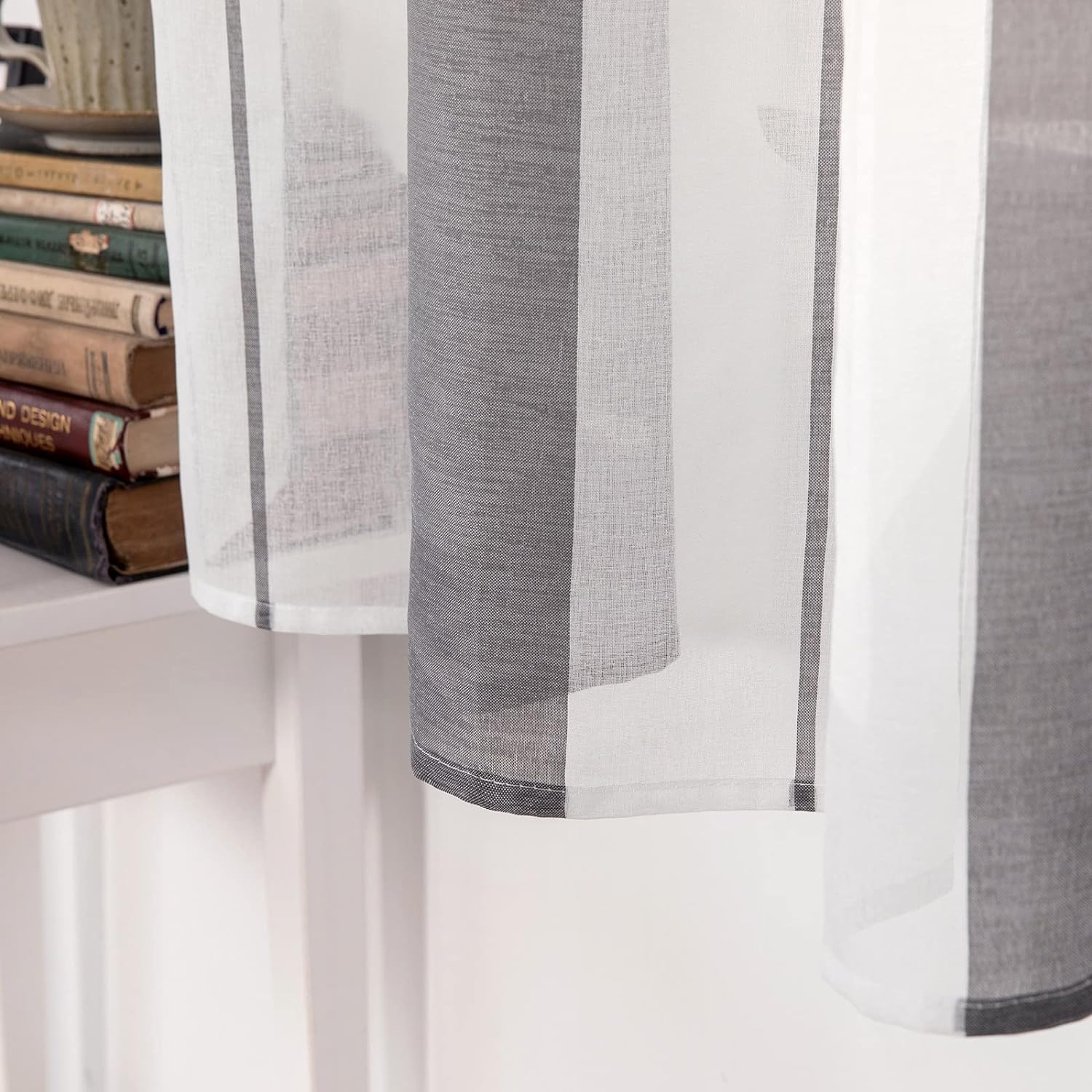 MIULEE Tende a Righe per Interni, Tende Trasparenti in Voile Tende Camera da Letto, Tenda Salotto Moderne con Anelli, Tenda a Pannello da Interno Finestra a Righe Bianche e Grigie, 2x 140270x CM