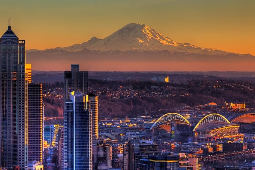 Amazon.com: Seattle Washington Skyline with Mount Rainier