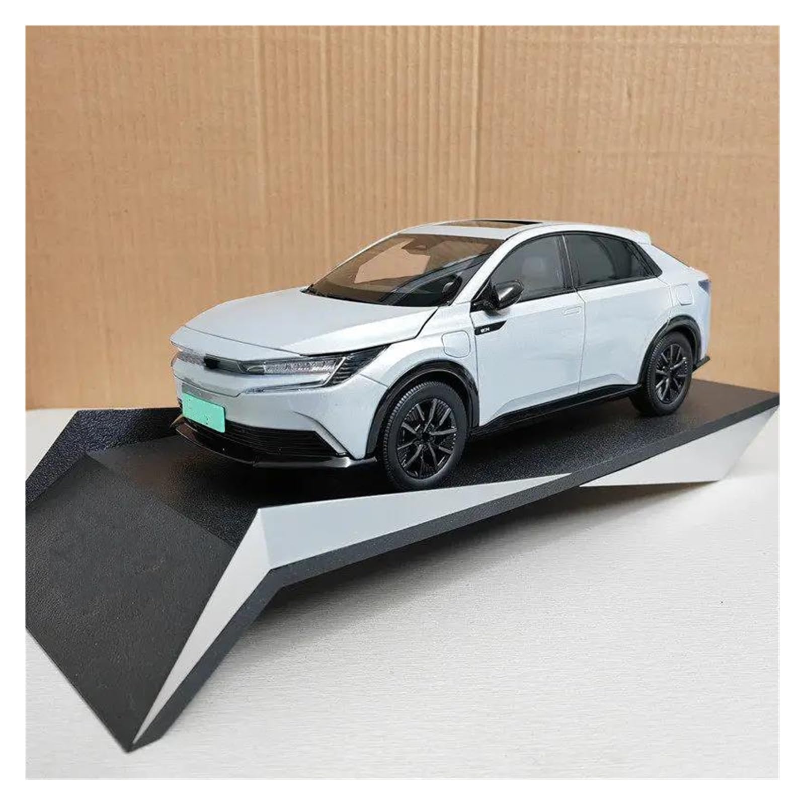 BANKOTO Diecast Car 1:18 For E:NP2 SUV 2024 Alloy Car Model Vehicles Hobbies Collections Collectible Model(B)