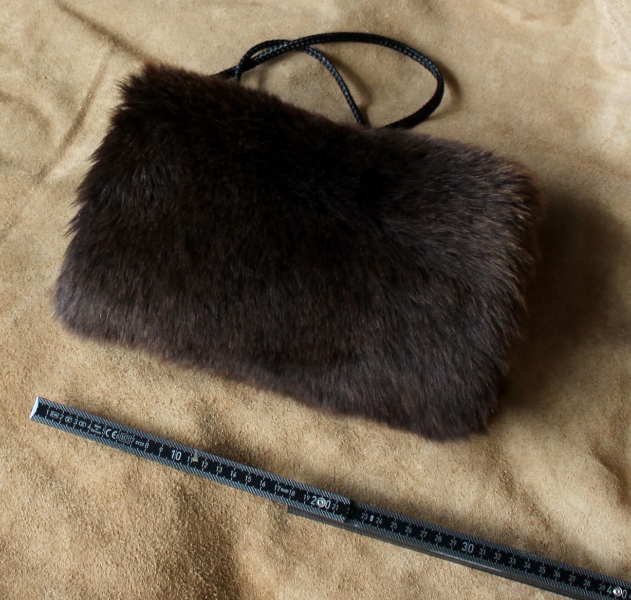 Wunderschöner Handwärmer, Muff - pures echt Lammfell | Natur - braun ungefärbt | atmungsaktiv | Deutsche Handarbeit | Pelzmuff, Fellmuff