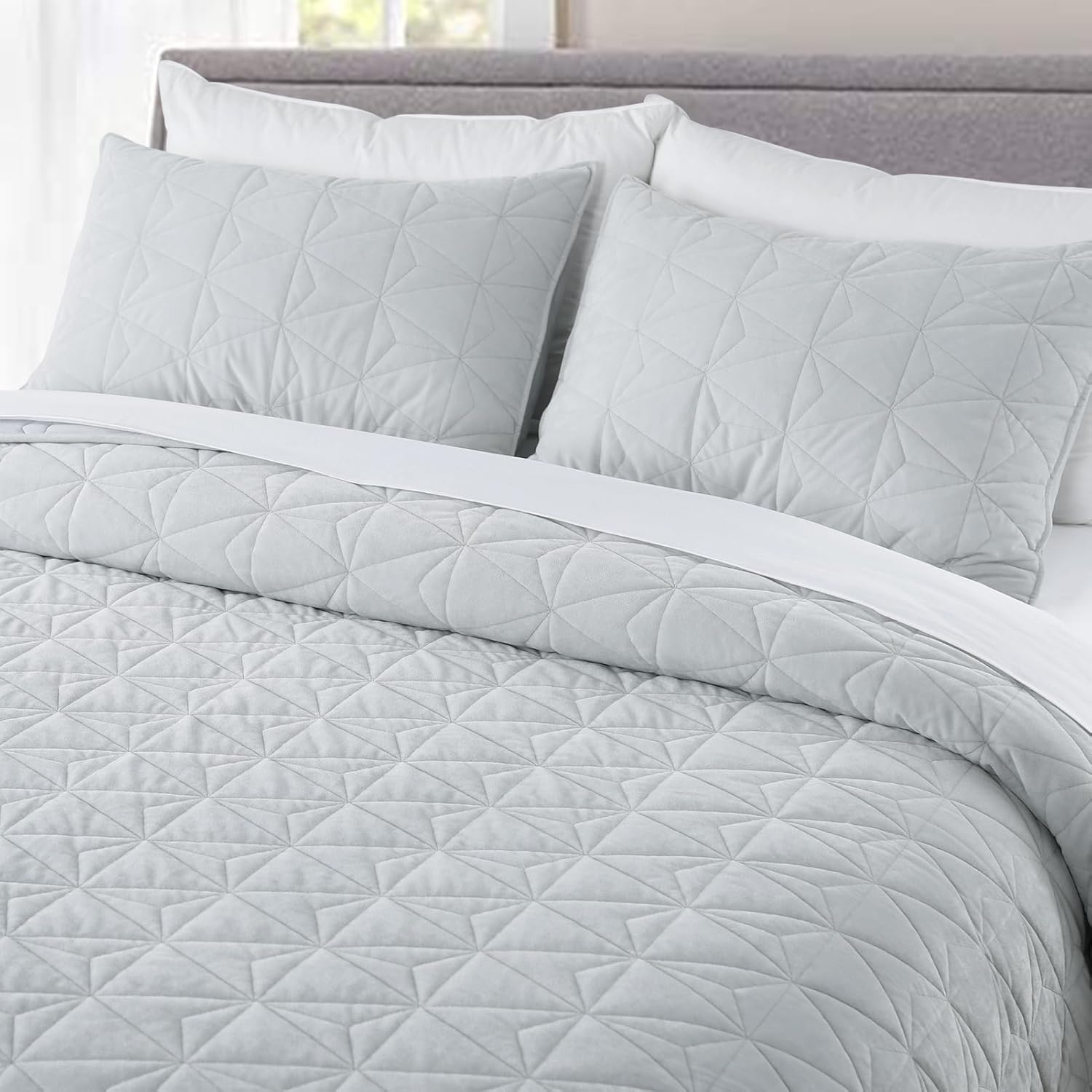 KASENTEX Oversized Queen Velvet Quilt Set 102"x106", Luxury Geometric Stitched Quilt, 3 Piece Soft Lightweight Bedspread Coverlet, Velvet Comforter for All Season with 2 Pillow Shams, Glacier Gray Light Gray Oversized Queen