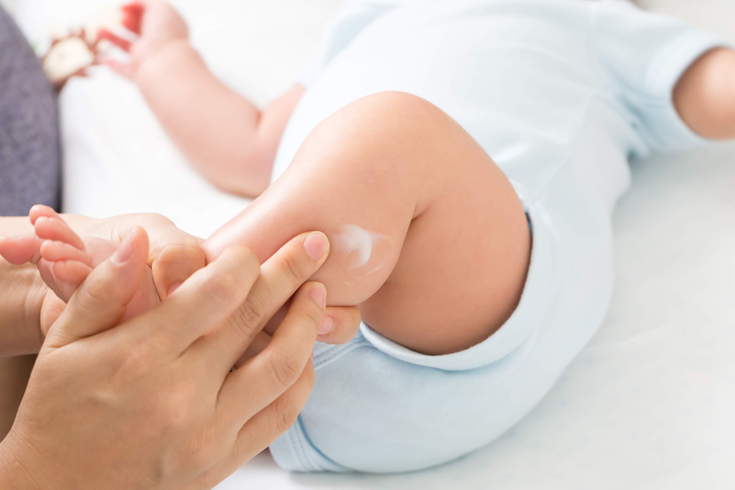 BIO Babyöl BIOMOND TESTSIEGER 200 ml Pumpspender/ohne Zusatzstoffe / 100% natürlich/Naturkosmetik/vegan/von Hebammen empfohlen