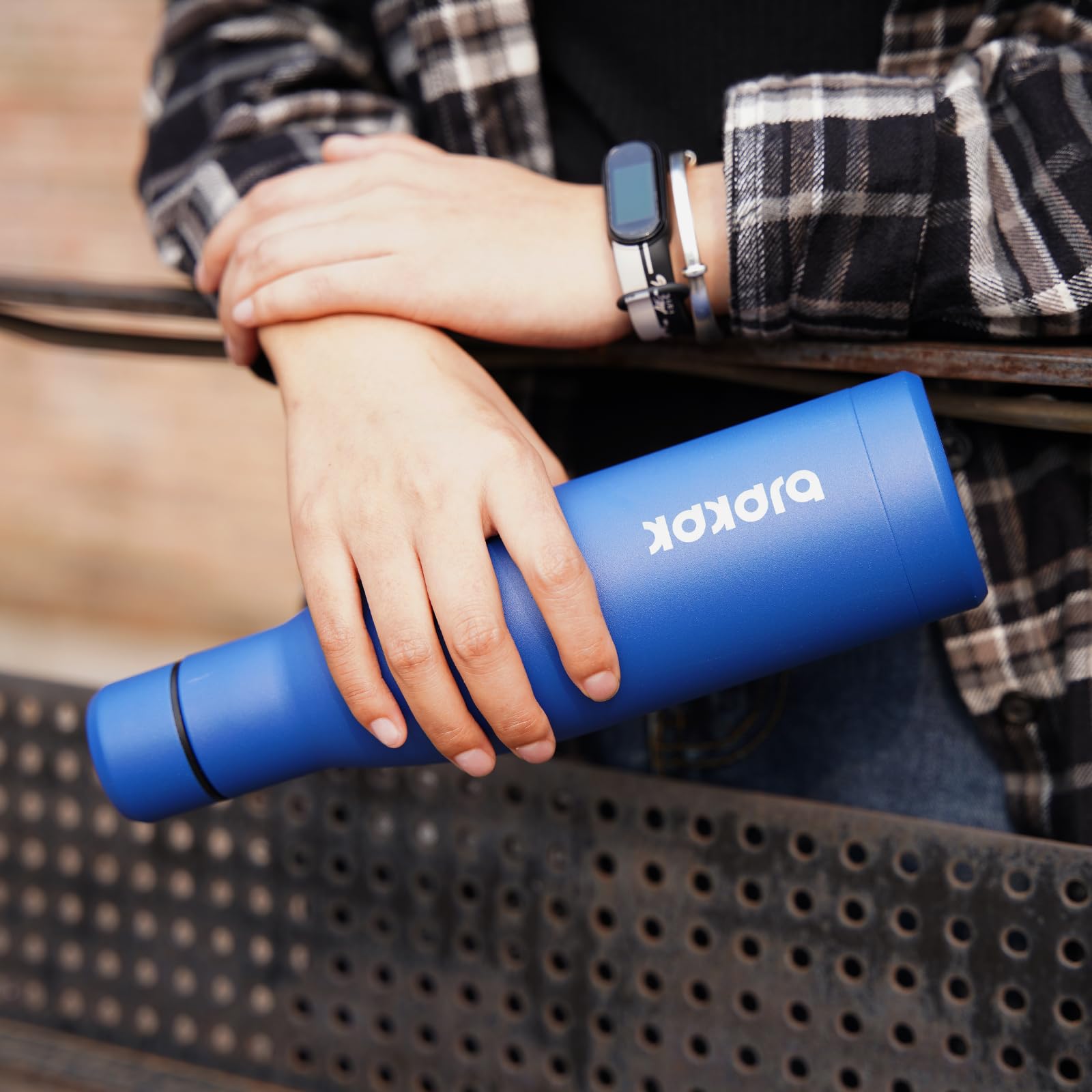 BJPKPK Botellas de agua aisladas de acero inoxidable de 17 onzas, botellas de agua deportivas que mantienen el frío y el calor para viajes, aptas para lavavajillas, color gris oscuro