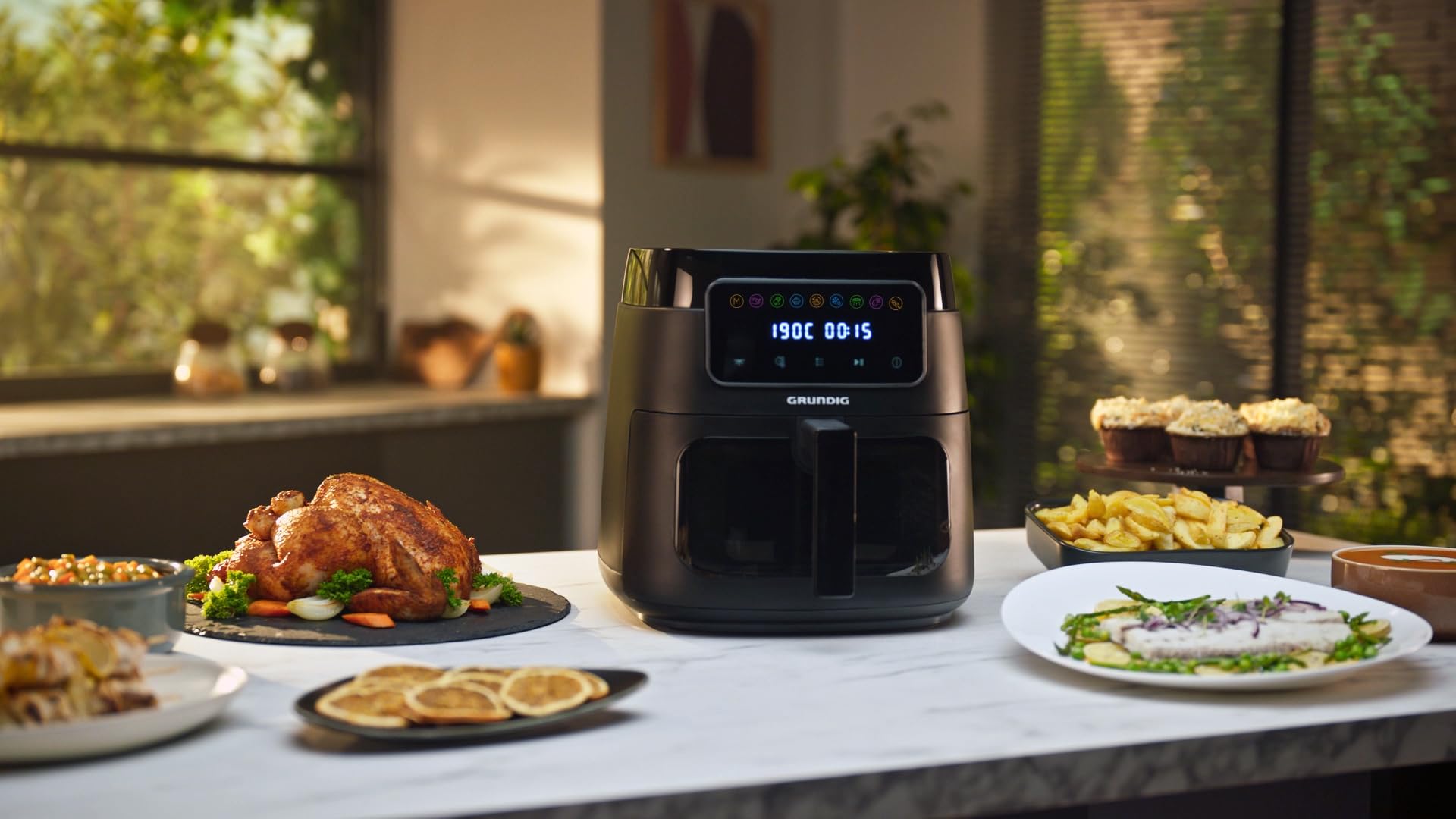 Grundig FRY 7320 Heißluftfritteuse, 7,6 l Kapazität, 1750 W, Touch-Display, großes Sichtfenster, Temperatur- und Zeiteinstellung, Antihaftbeschichtung, spülmaschinengeeigneter Korb, Schwarz